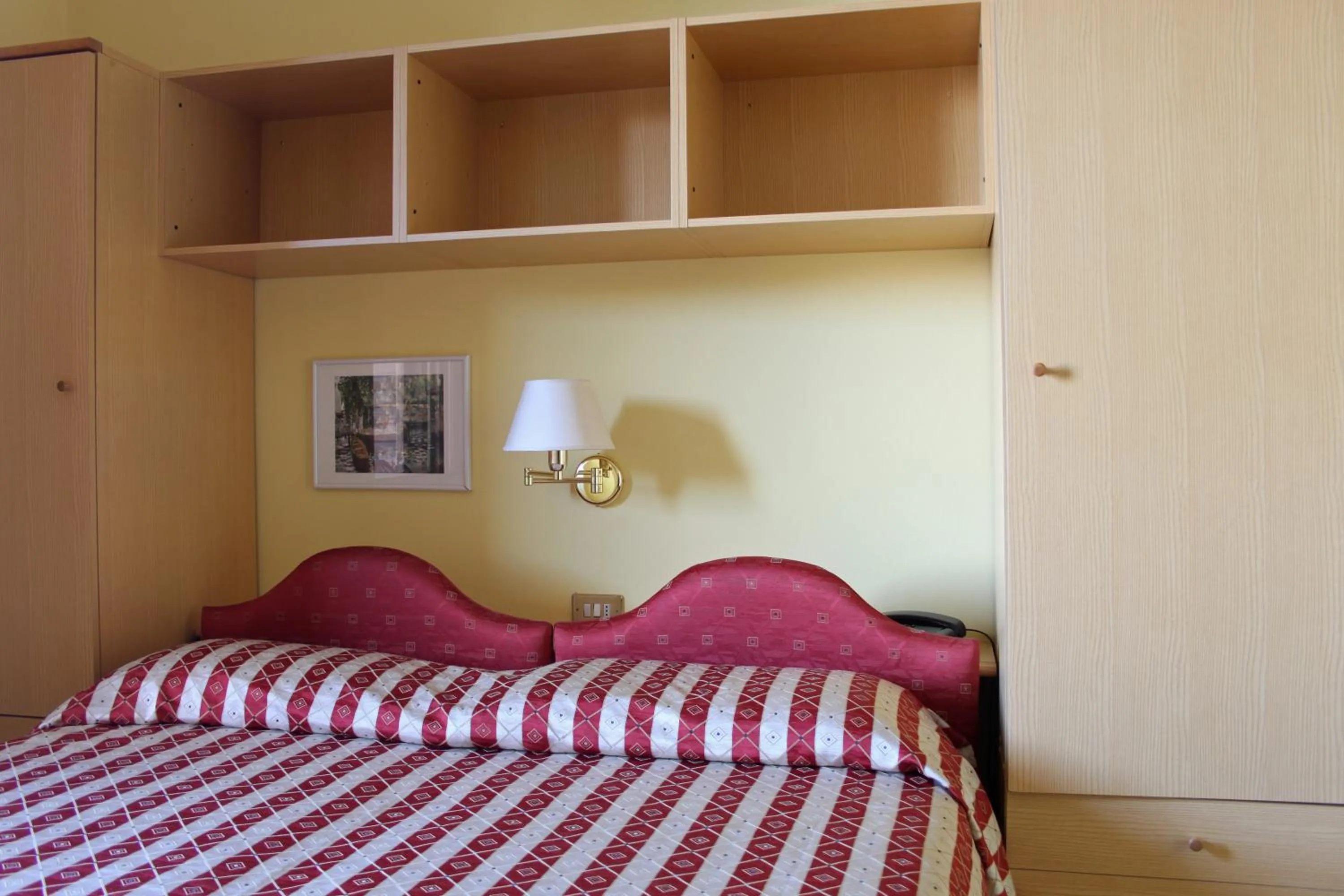 Bedroom, Bed in Hotel Tirolo