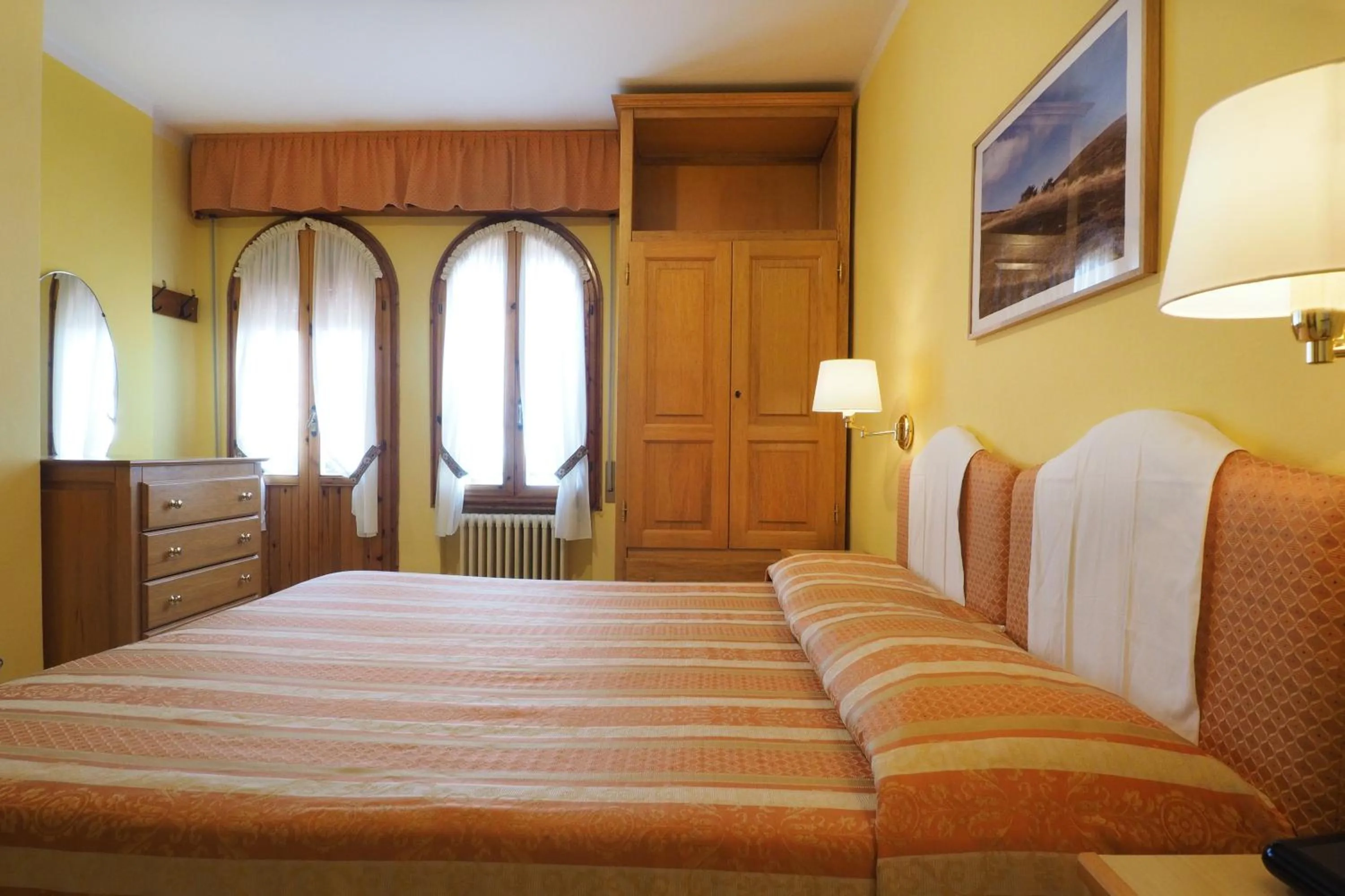 Bed in Hotel Tirolo