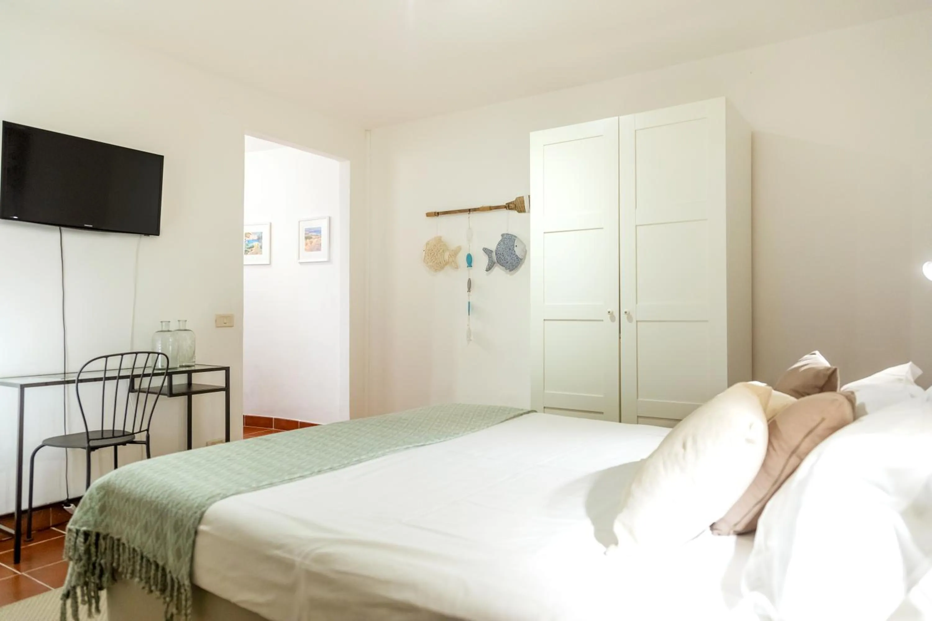 Shower, Bed in B&B Canneto Beach