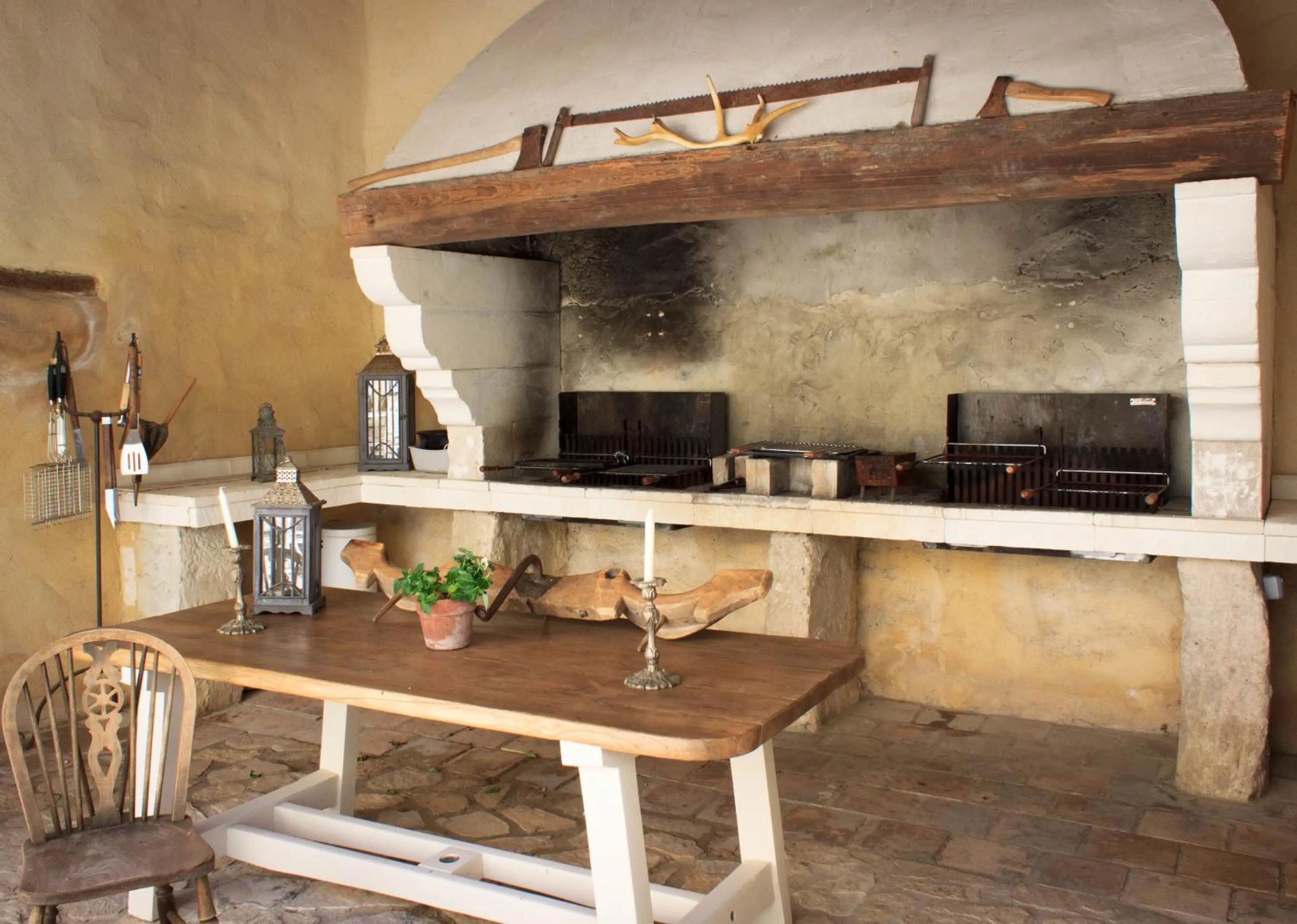 BBQ facilities in Les Carmes and spa