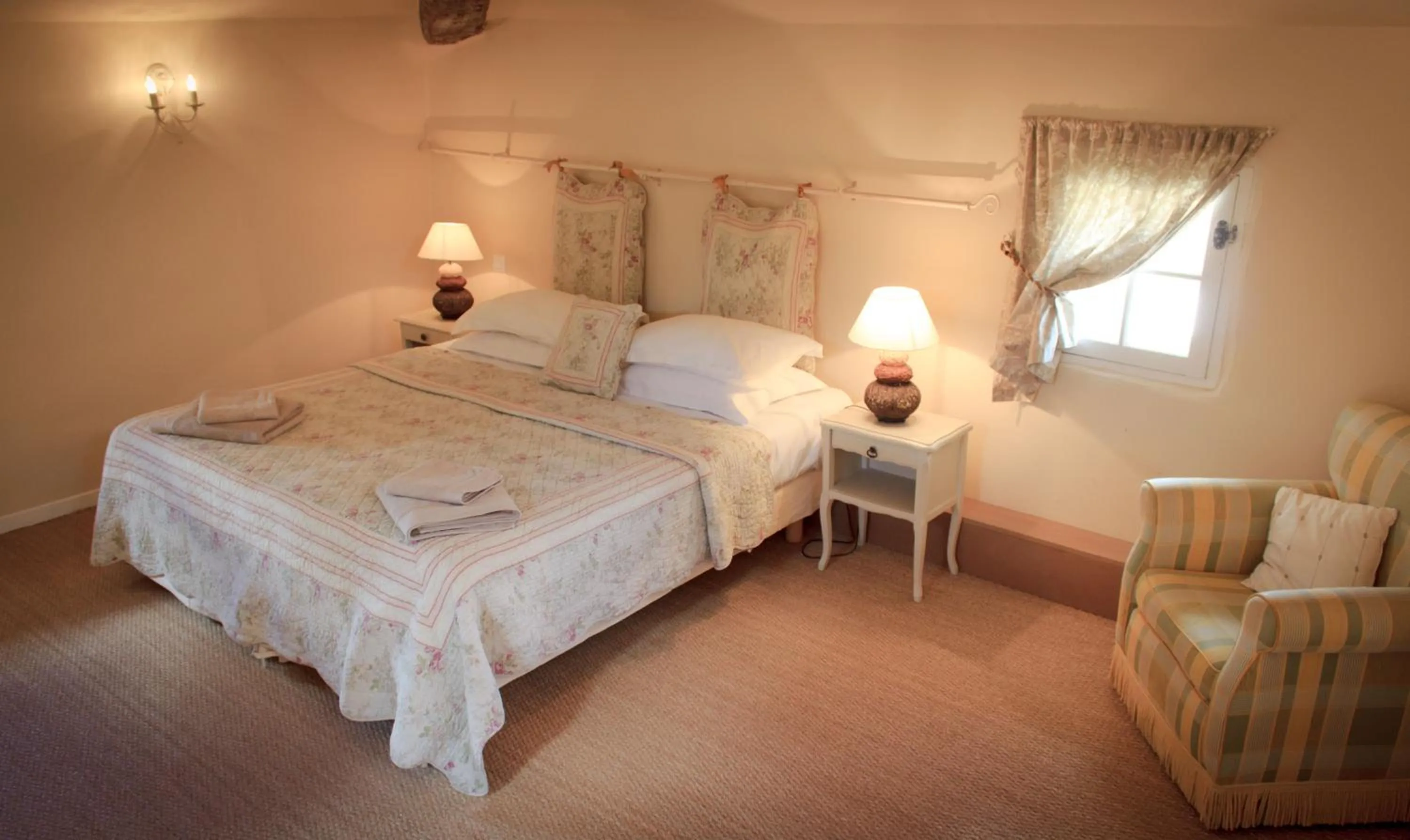 Bed in Les Carmes and spa