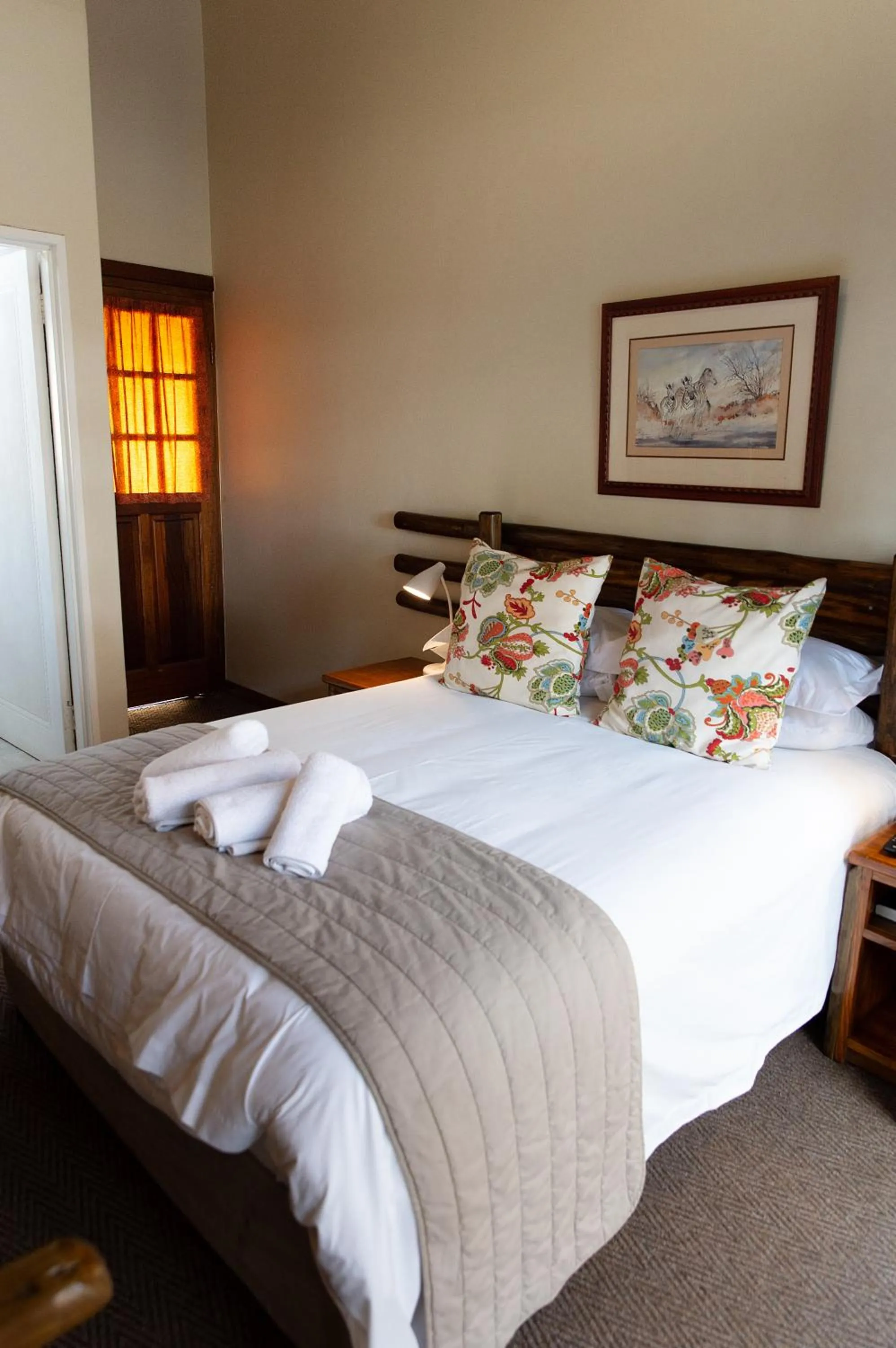 Bed in Riverside Lodge & Conference Center