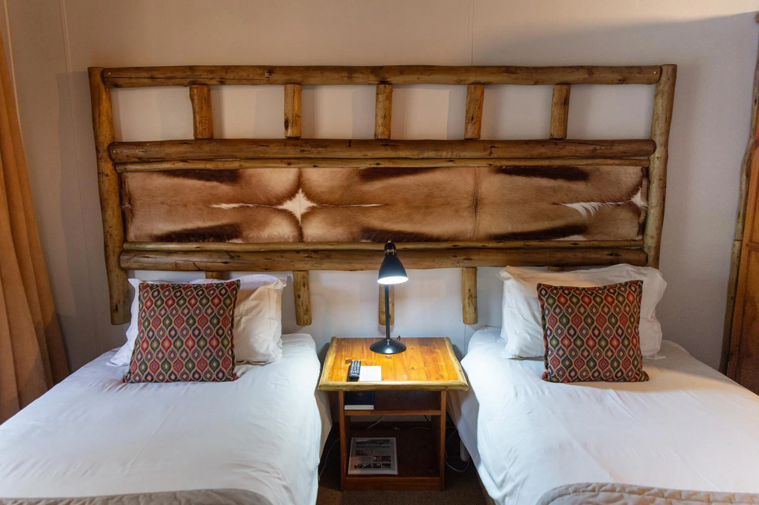 Bed in Riverside Lodge & Conference Center