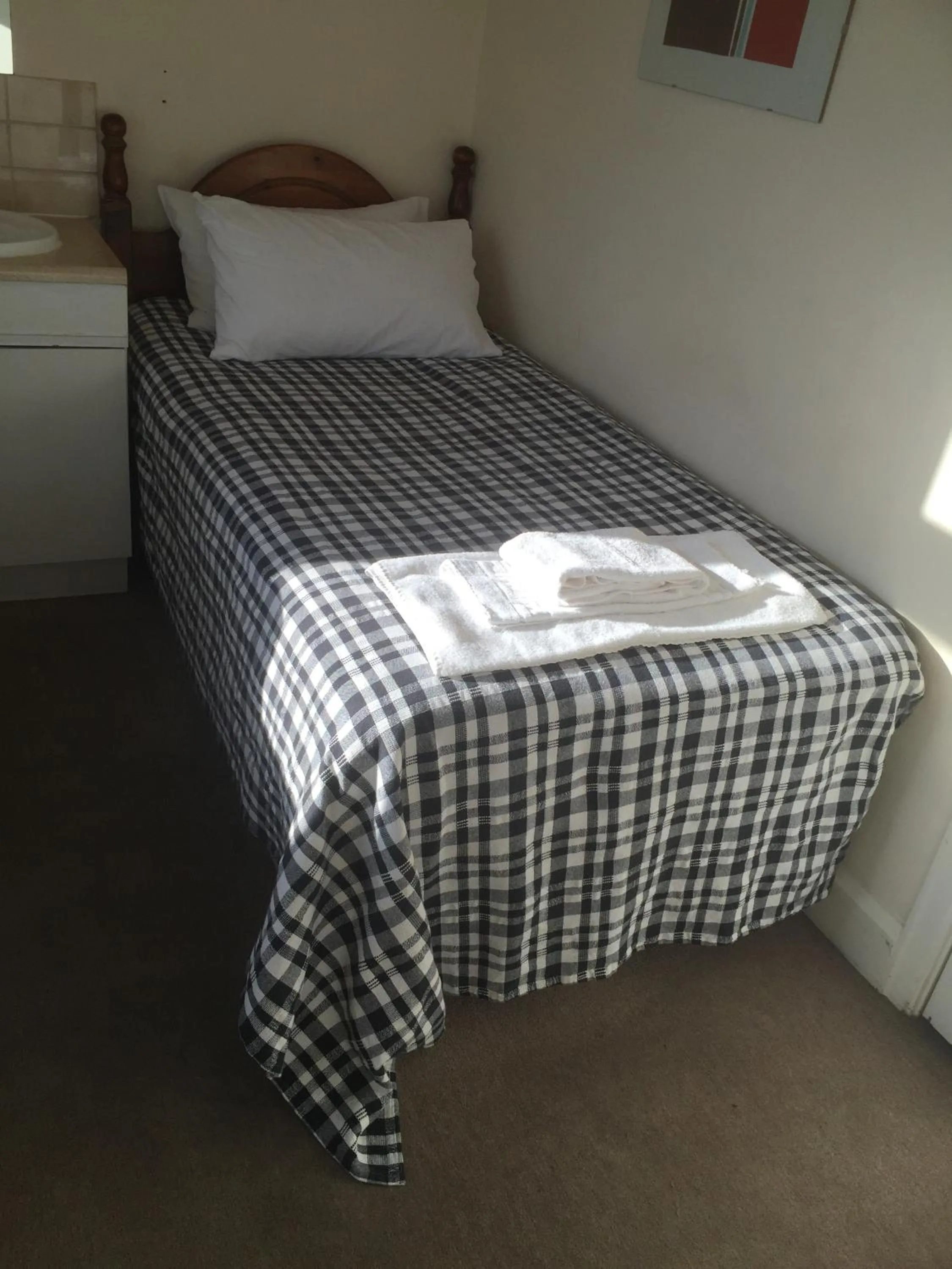 Bedroom, Bed in Colnbrook Lodge Guest House