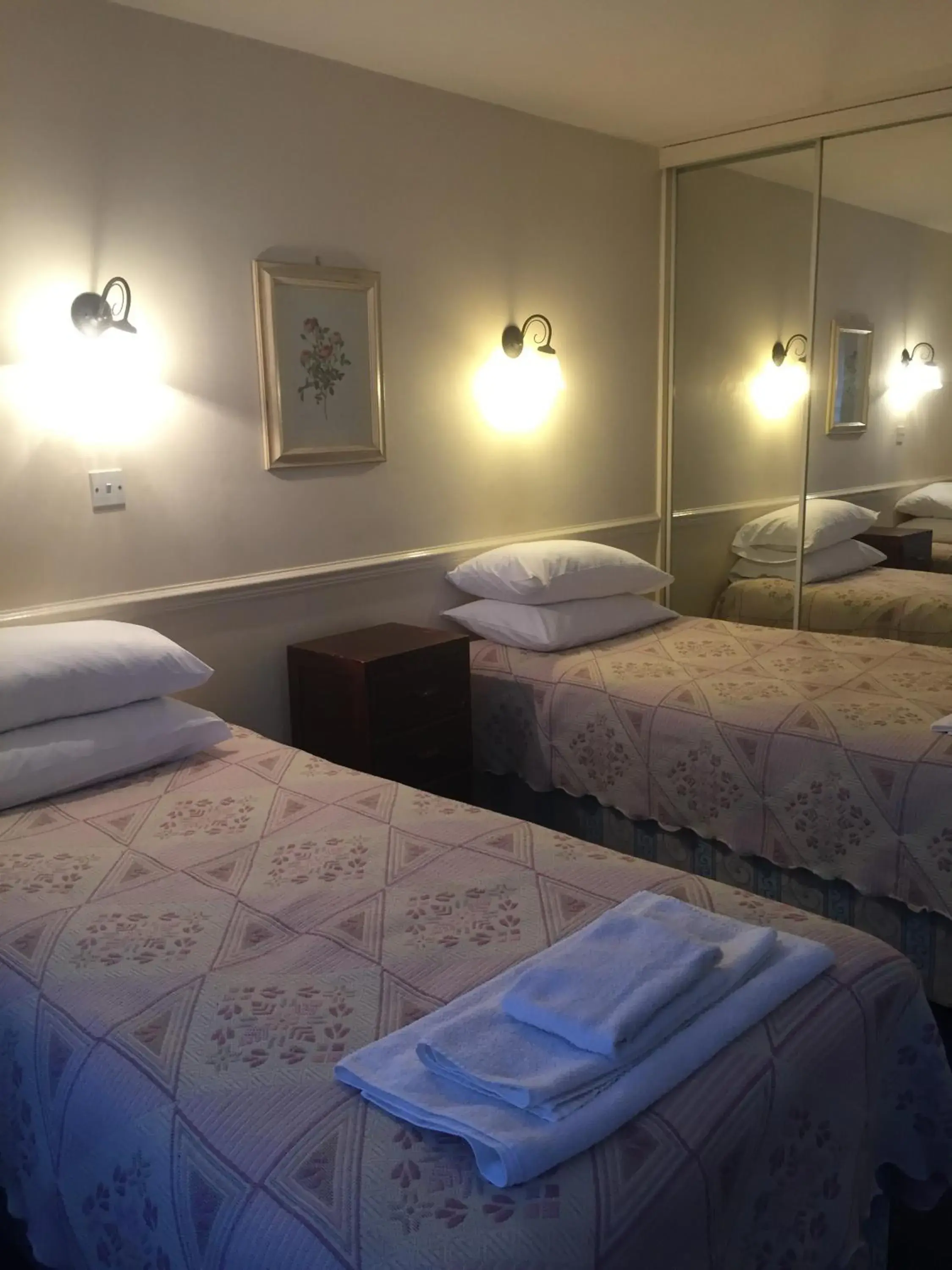 Bedroom, Bed in Colnbrook Lodge Guest House Bedroom, Bed in Colnbrook Lodge Guest House