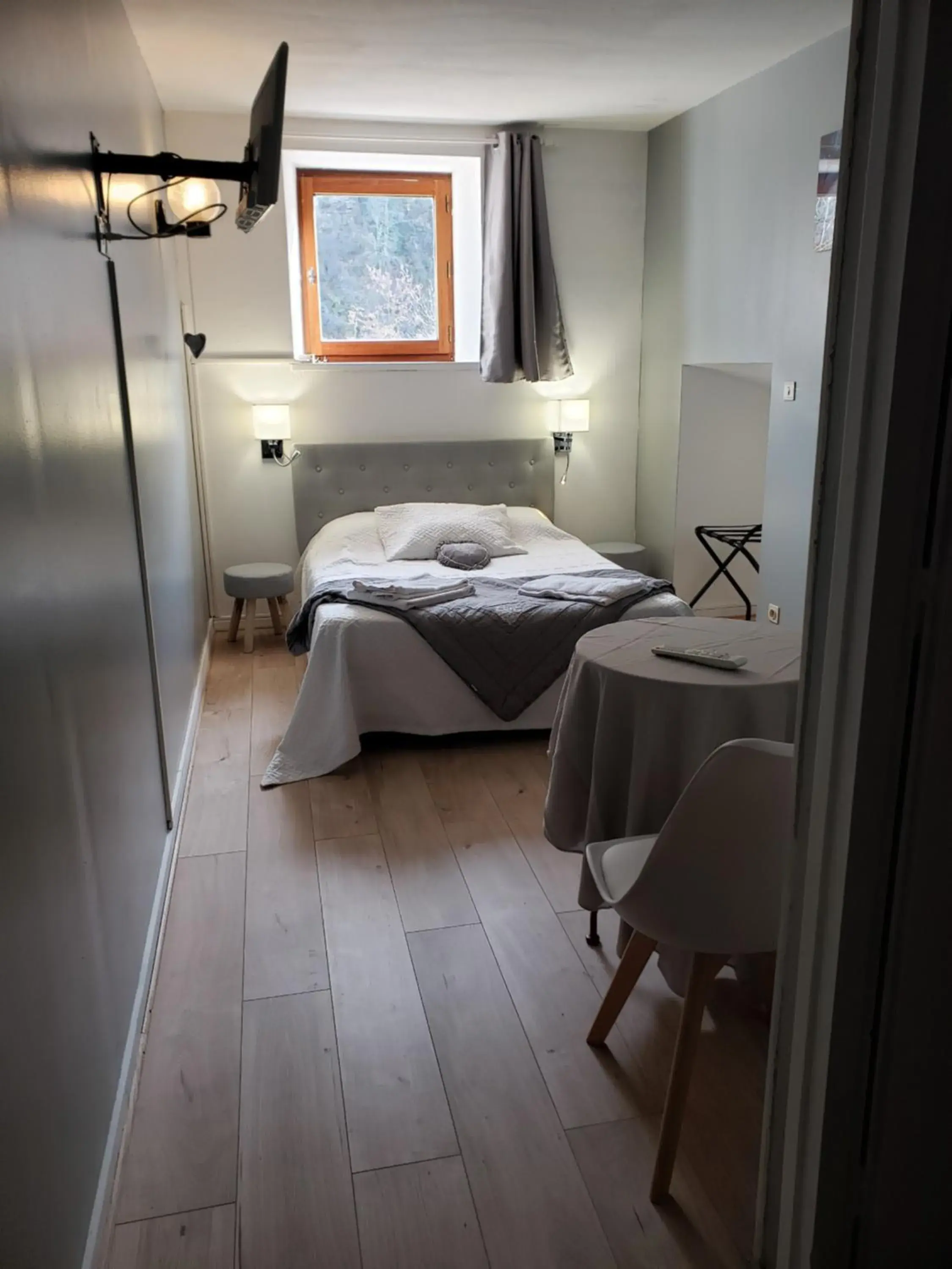 Double Room with Mountain View in Le Moulin D'onclaire Camping et chambres d'hôtes Double Room with Mountain View in Le Moulin D'onclaire Camping et chambres d'hôtes