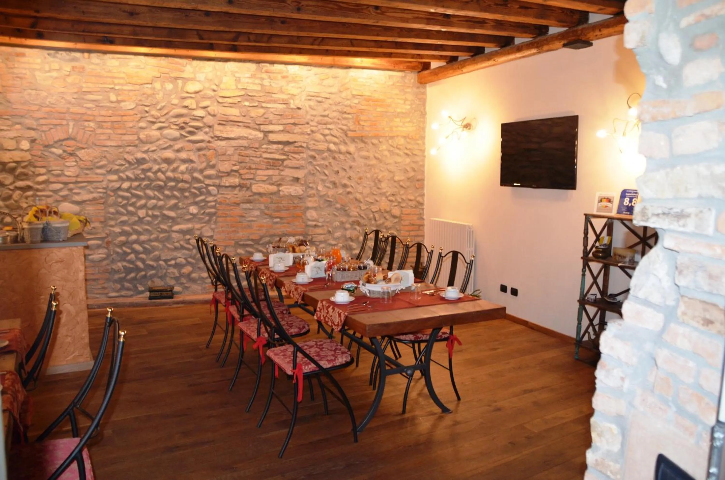 Restaurant/places to eat in Angolo Del Poeta