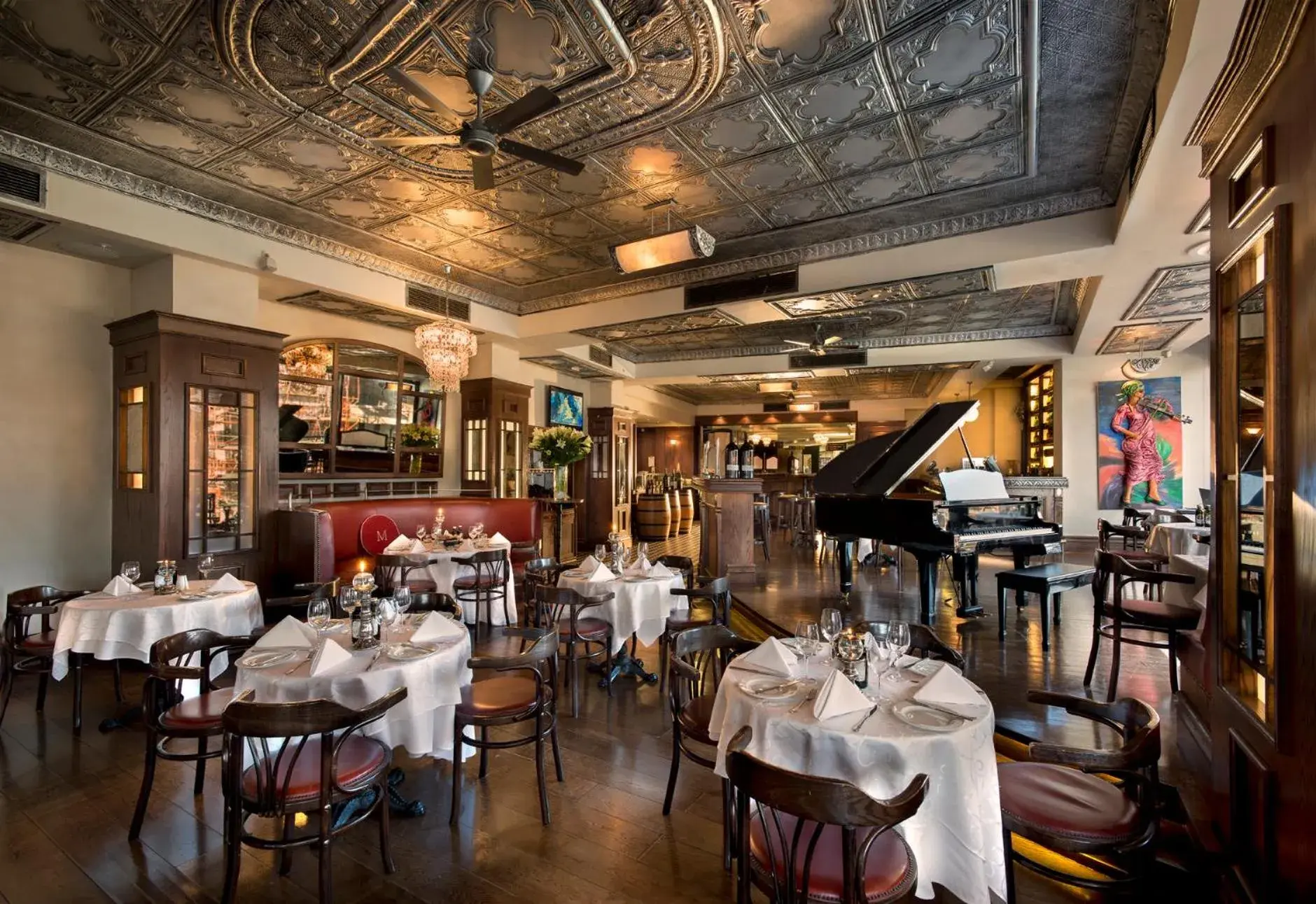 Restaurant/places to eat in Raphael Suites Restaurant/places to eat in Raphael Suites