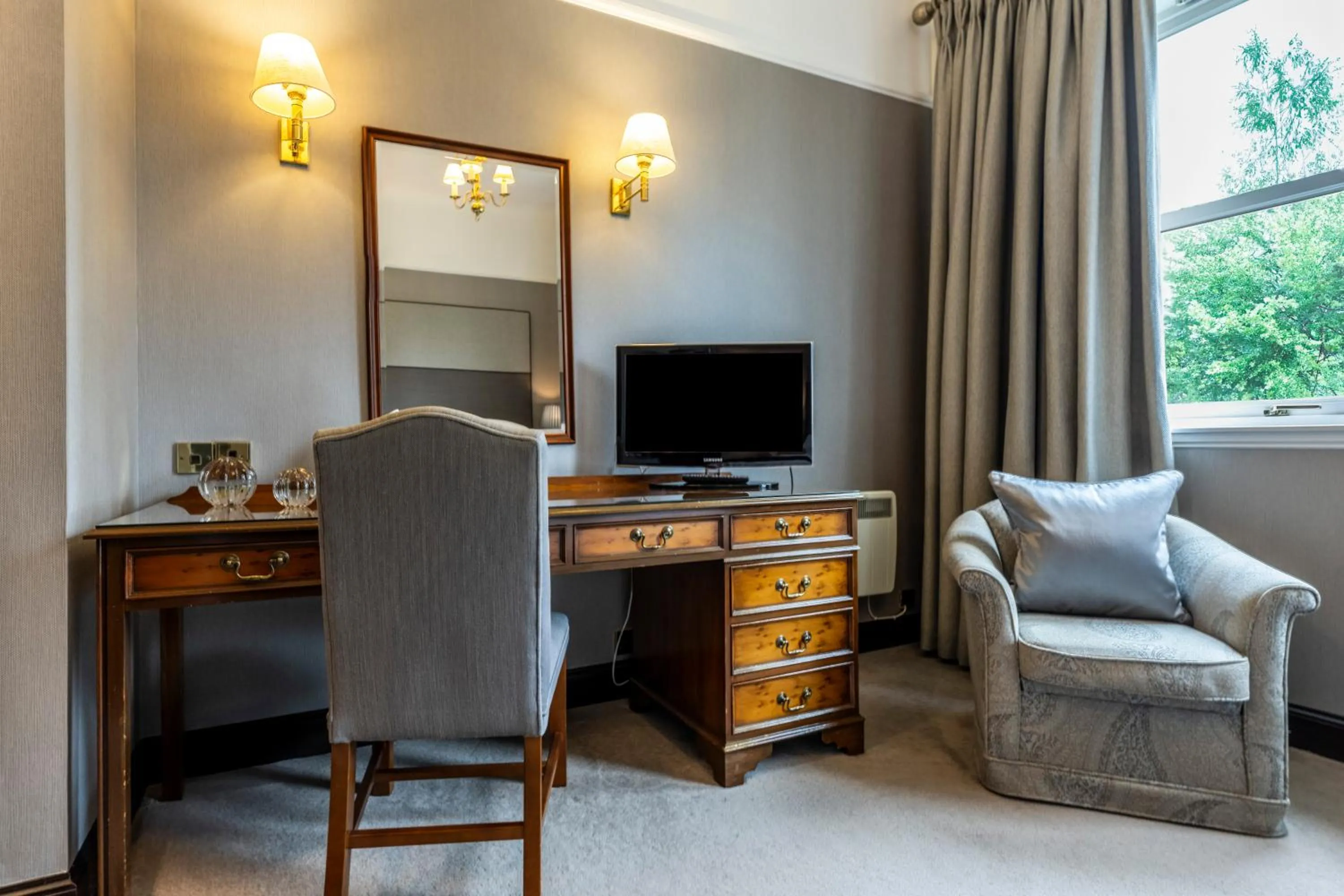 hair dresser in Marcliffe