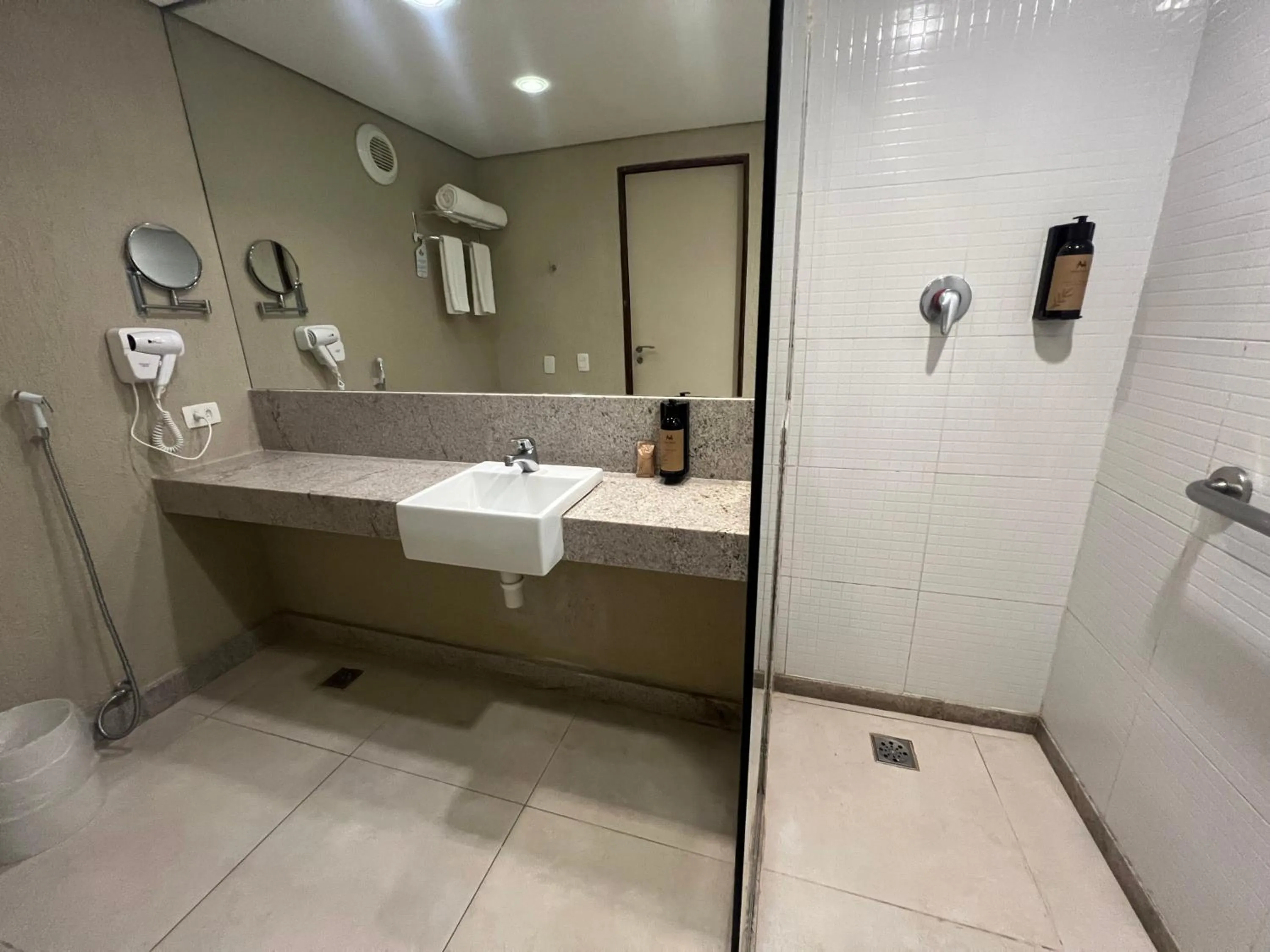 Bathroom in Mar Hotel Conventions