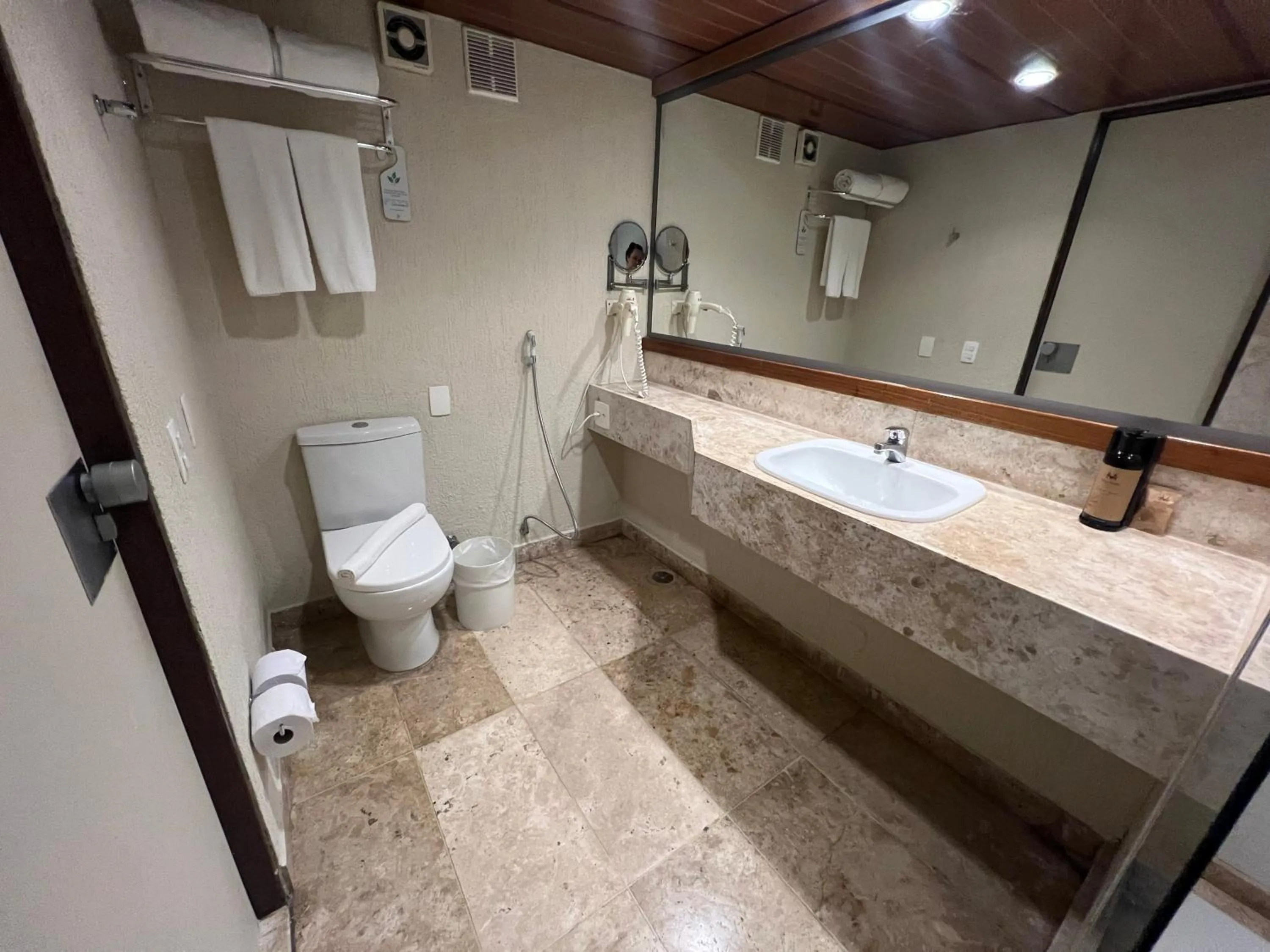 Bathroom in Mar Hotel Conventions