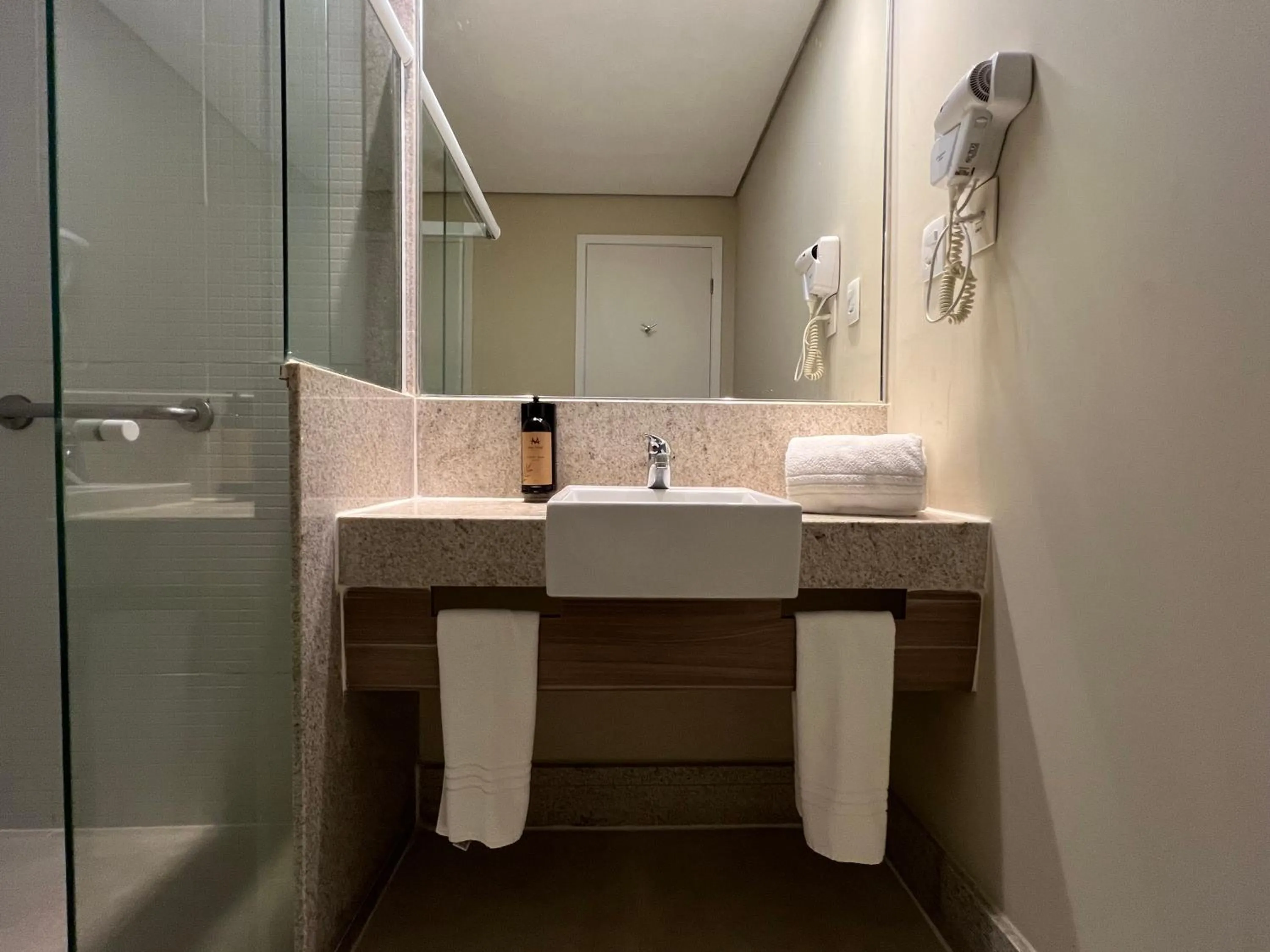Bathroom in Mar Hotel Conventions