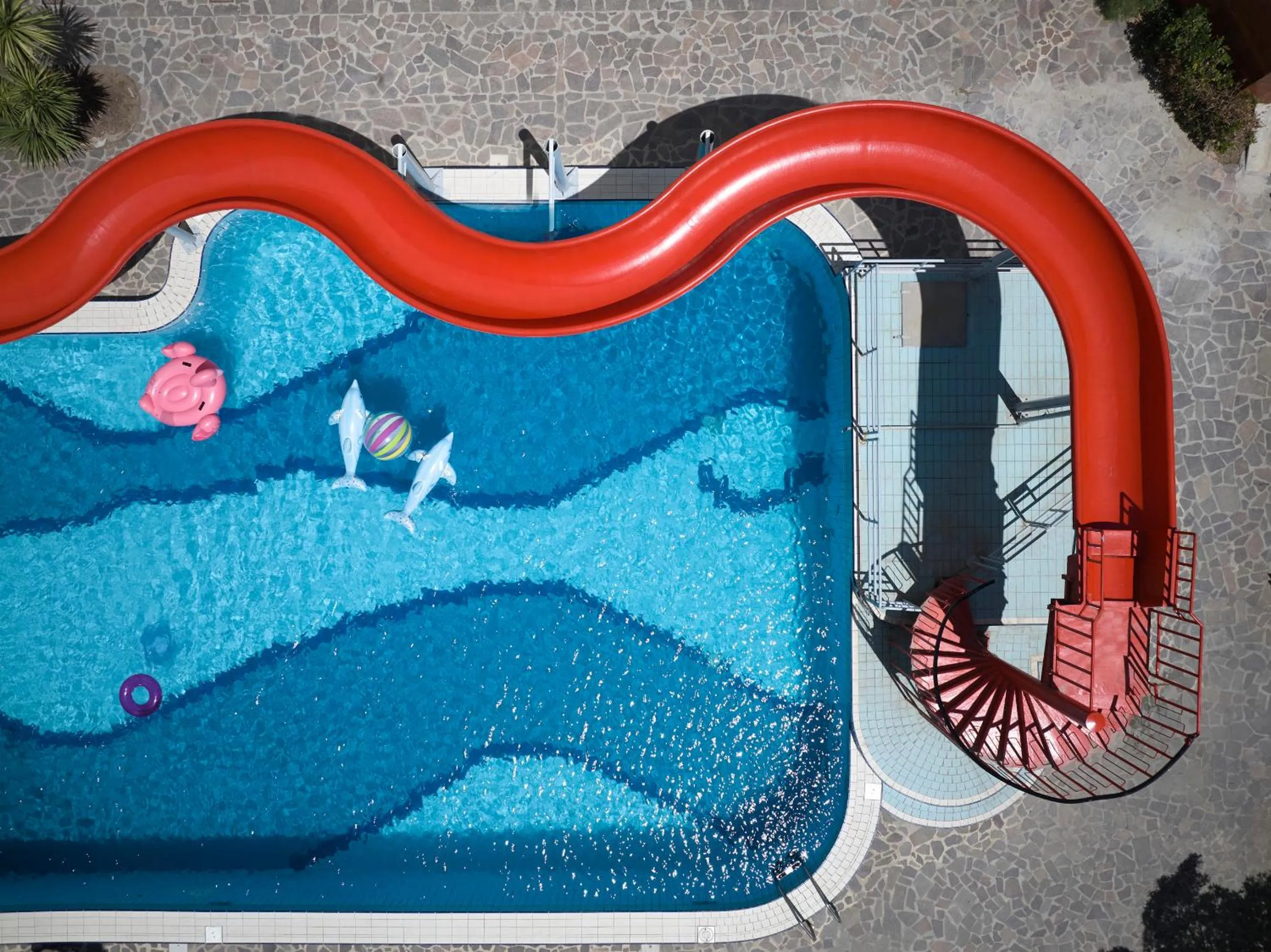 Swimming pool in Serena Majestic Residence