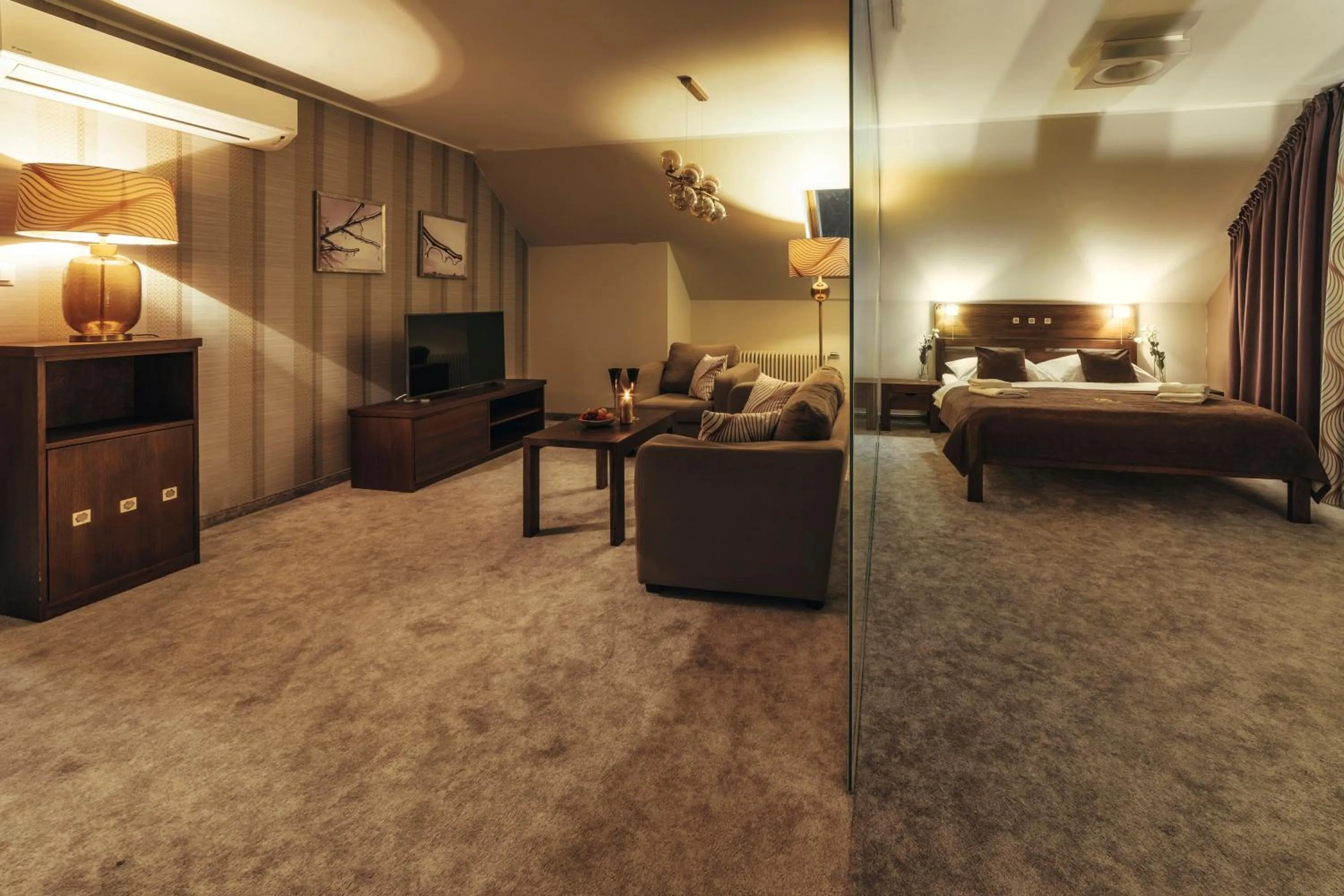 Living room, Bed in Złoty Groń Resort & Spa