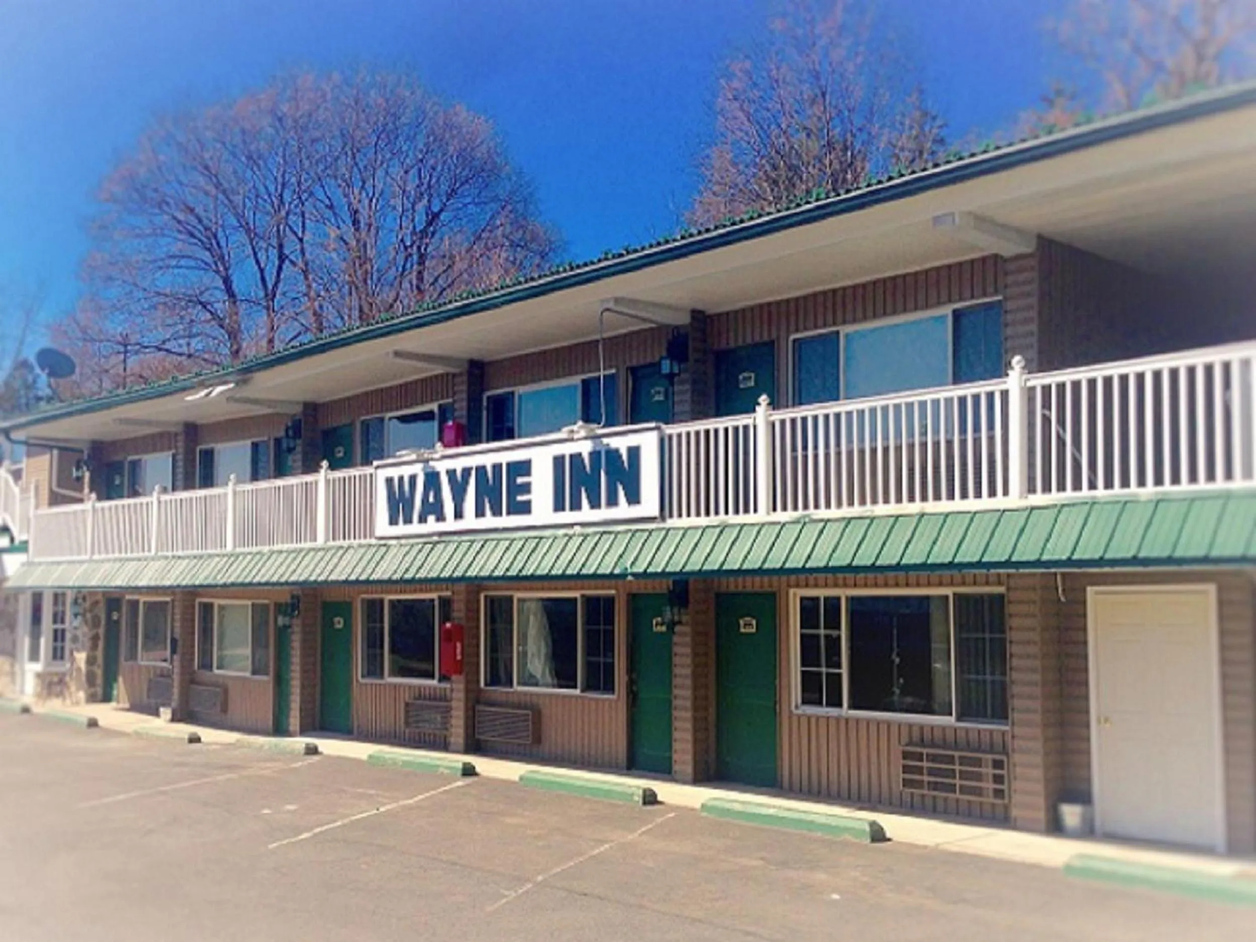 Facade/entrance in Wayne Inn
