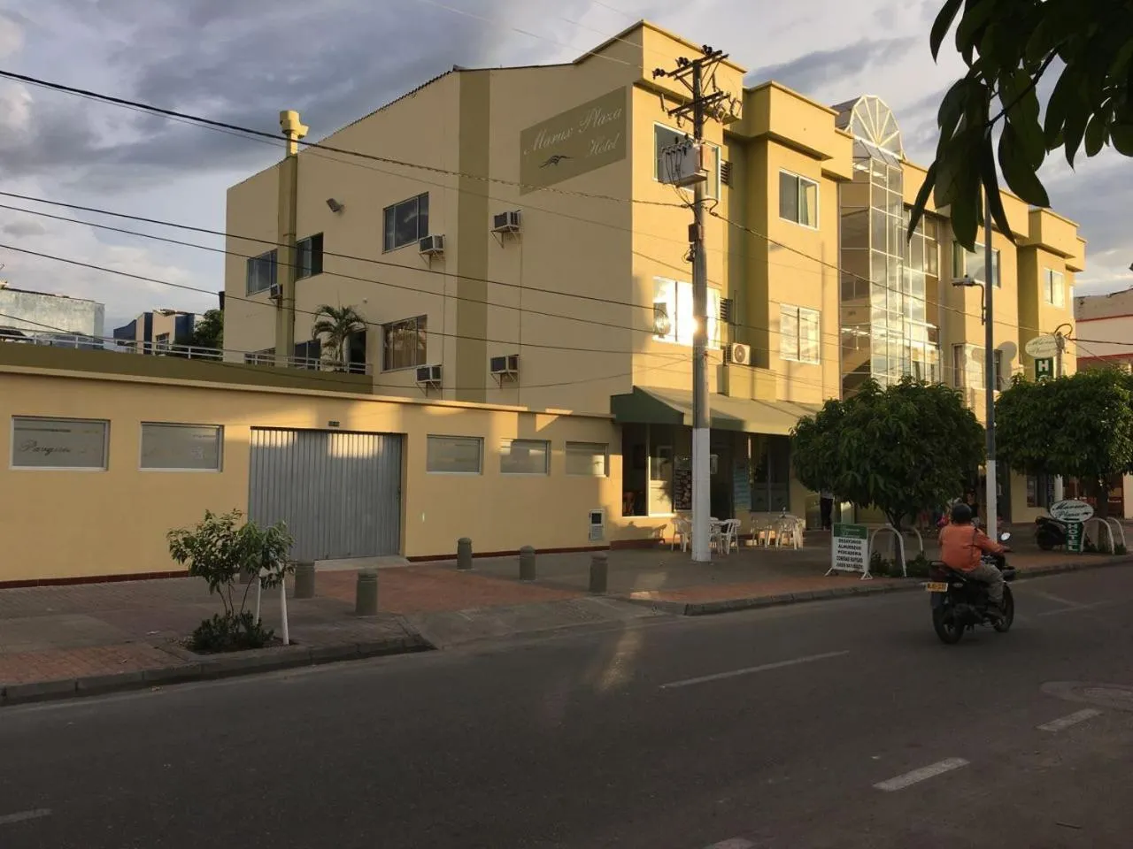 Facade/entrance in Hotel Marux Plaza