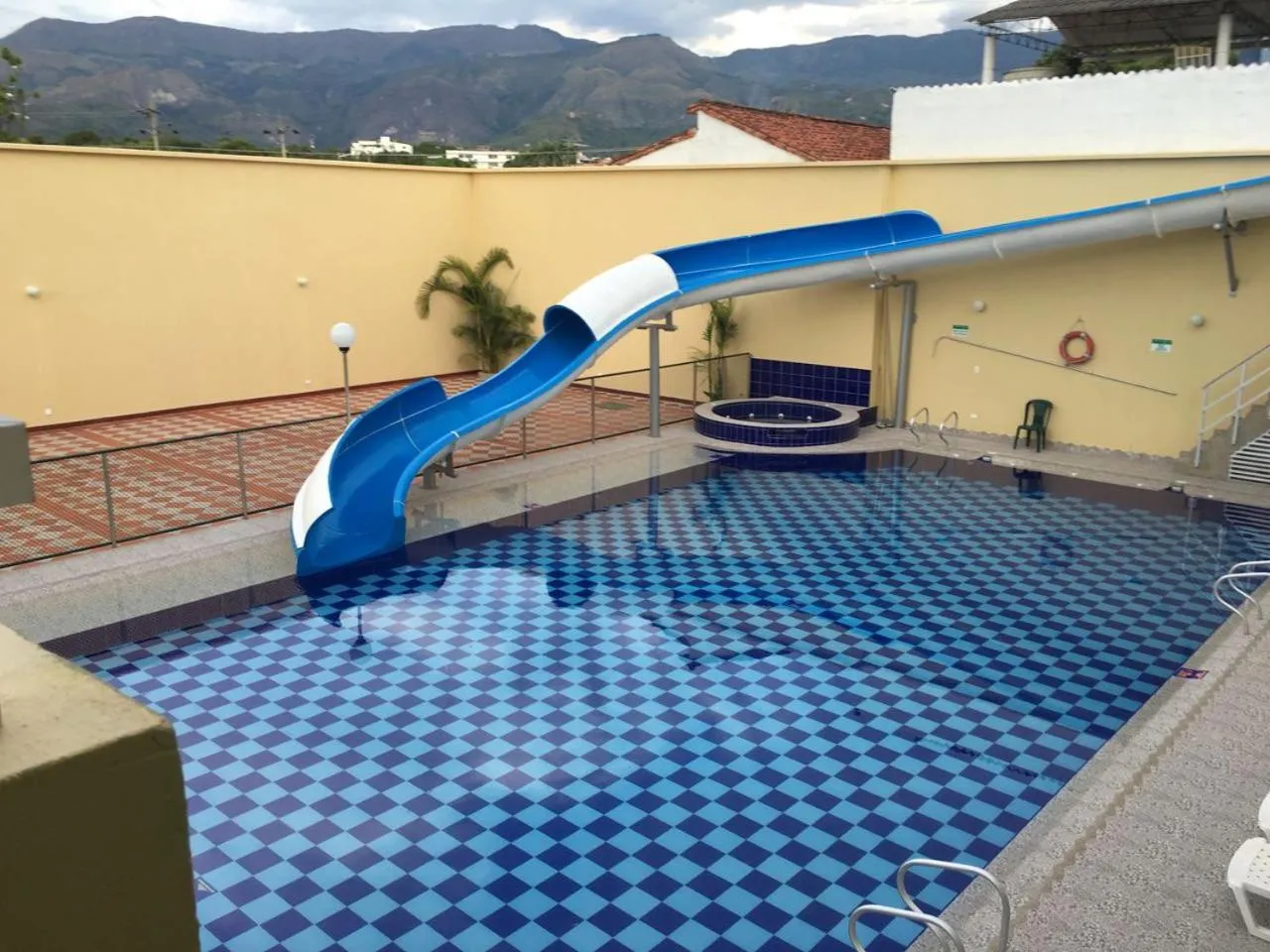 Swimming pool in Hotel Marux Plaza