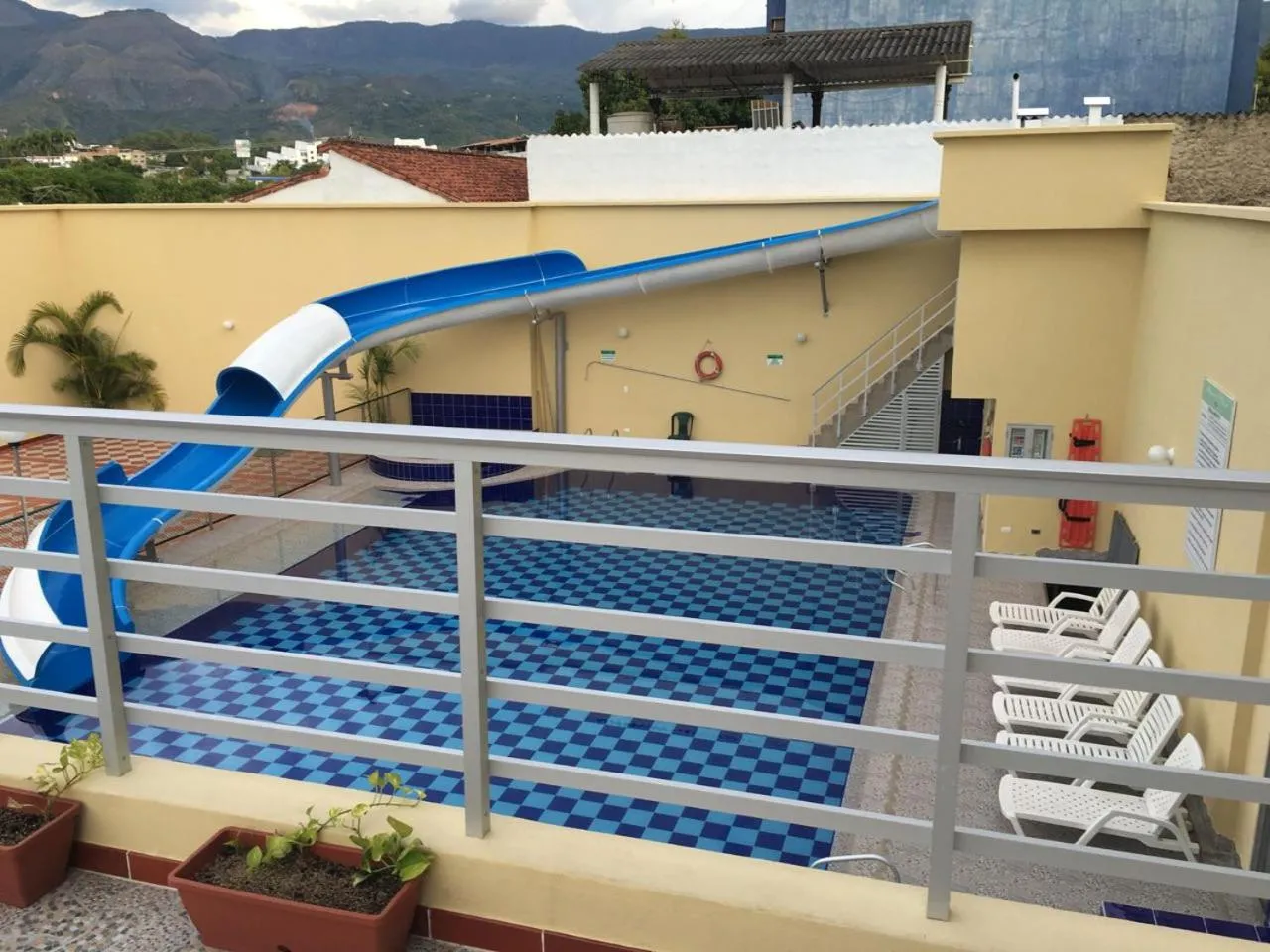 Swimming pool in Hotel Marux Plaza
