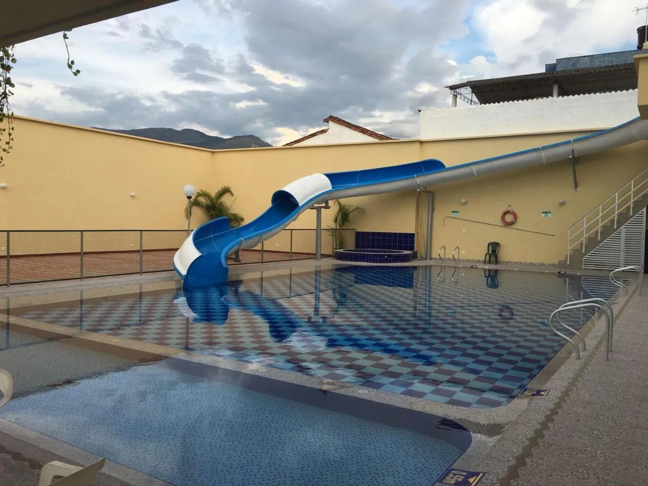 Swimming pool in Hotel Marux Plaza