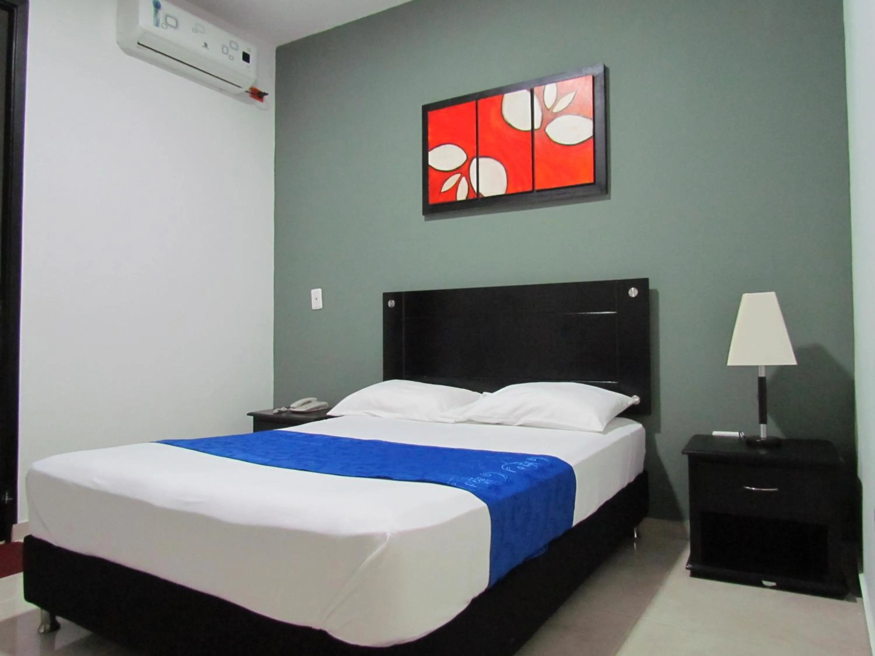 Bed in Hotel Diamonds