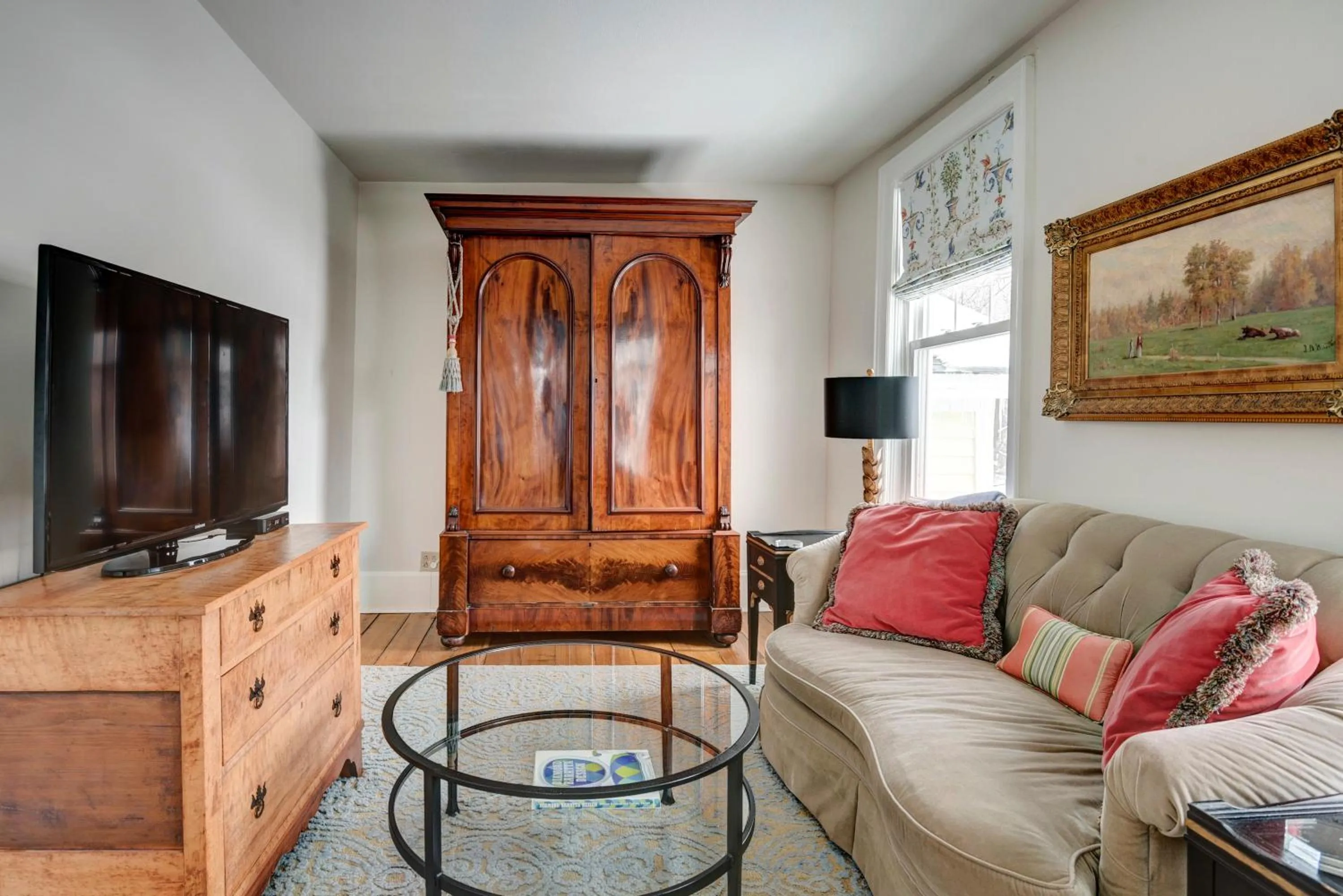 TV and multimedia in 34 State "Historic Luxury Suites" Skaneateles