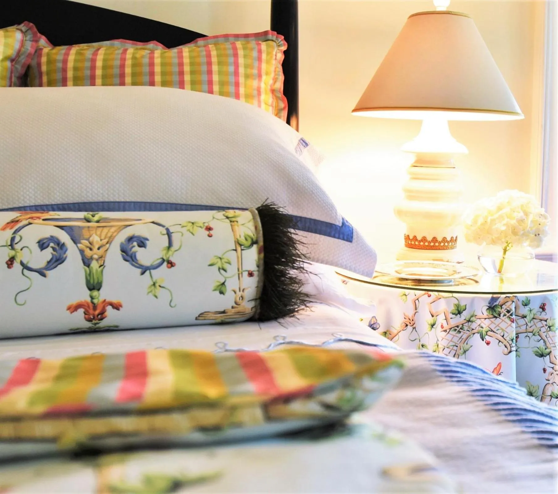 Hot Tub, Bed in 34 State "Historic Luxury Suites" Skaneateles