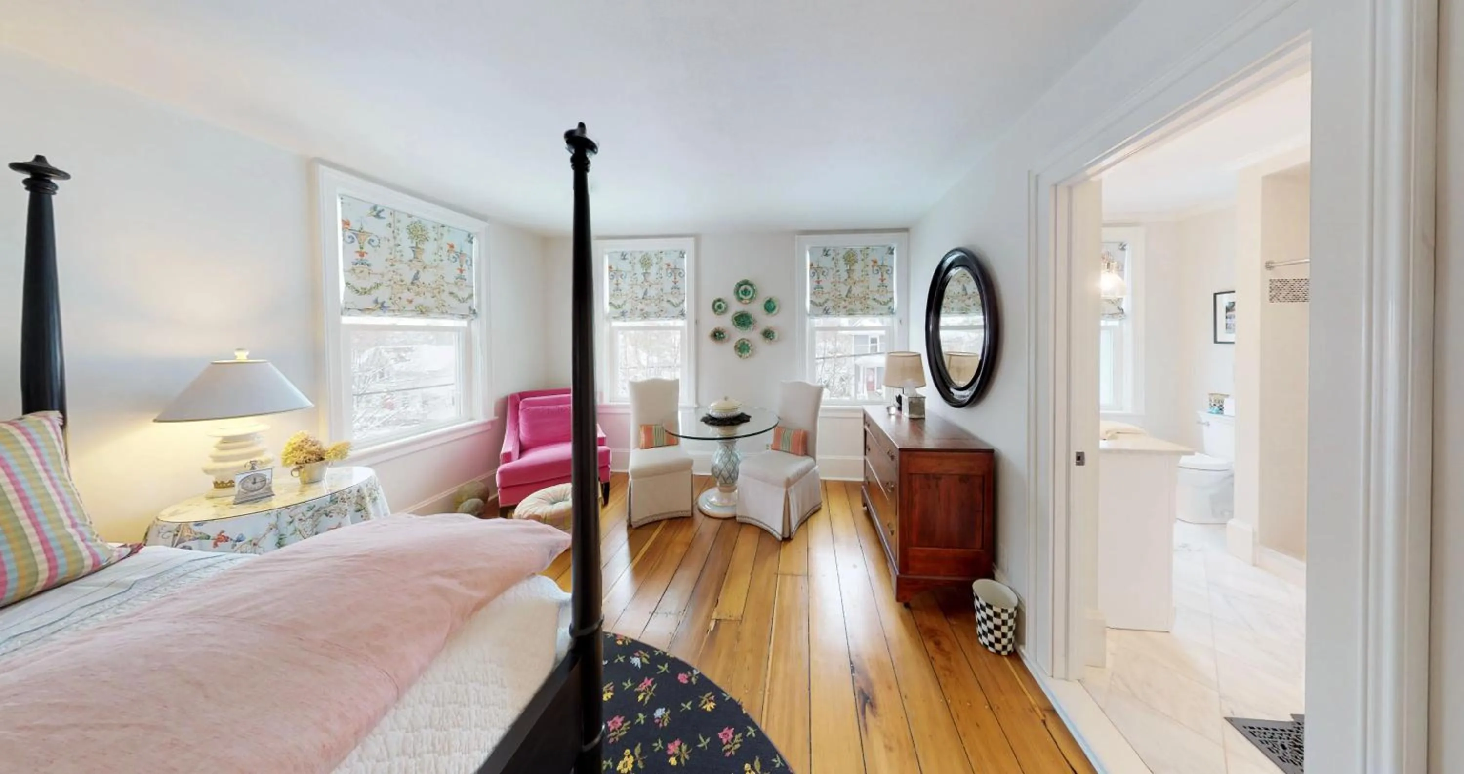 Bed in 34 State "Historic Luxury Suites" Skaneateles