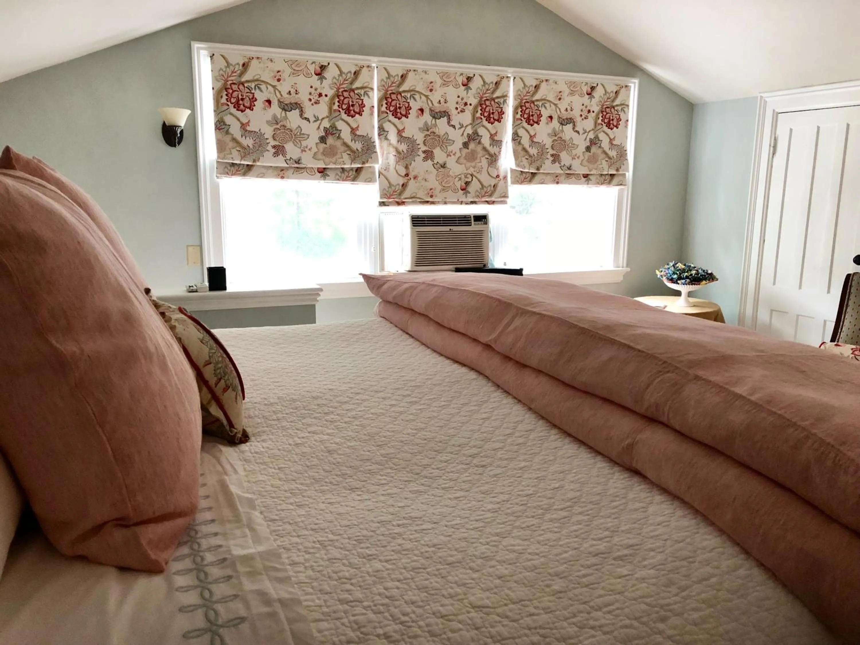 Bed in 34 State "Historic Luxury Suites" Skaneateles