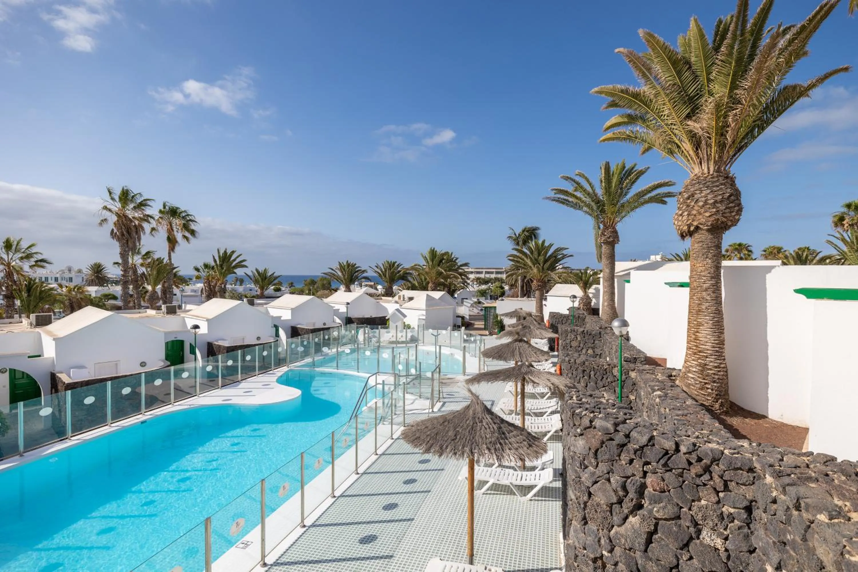 Swimming pool in Apartamentos LIVVO Las Gaviotas