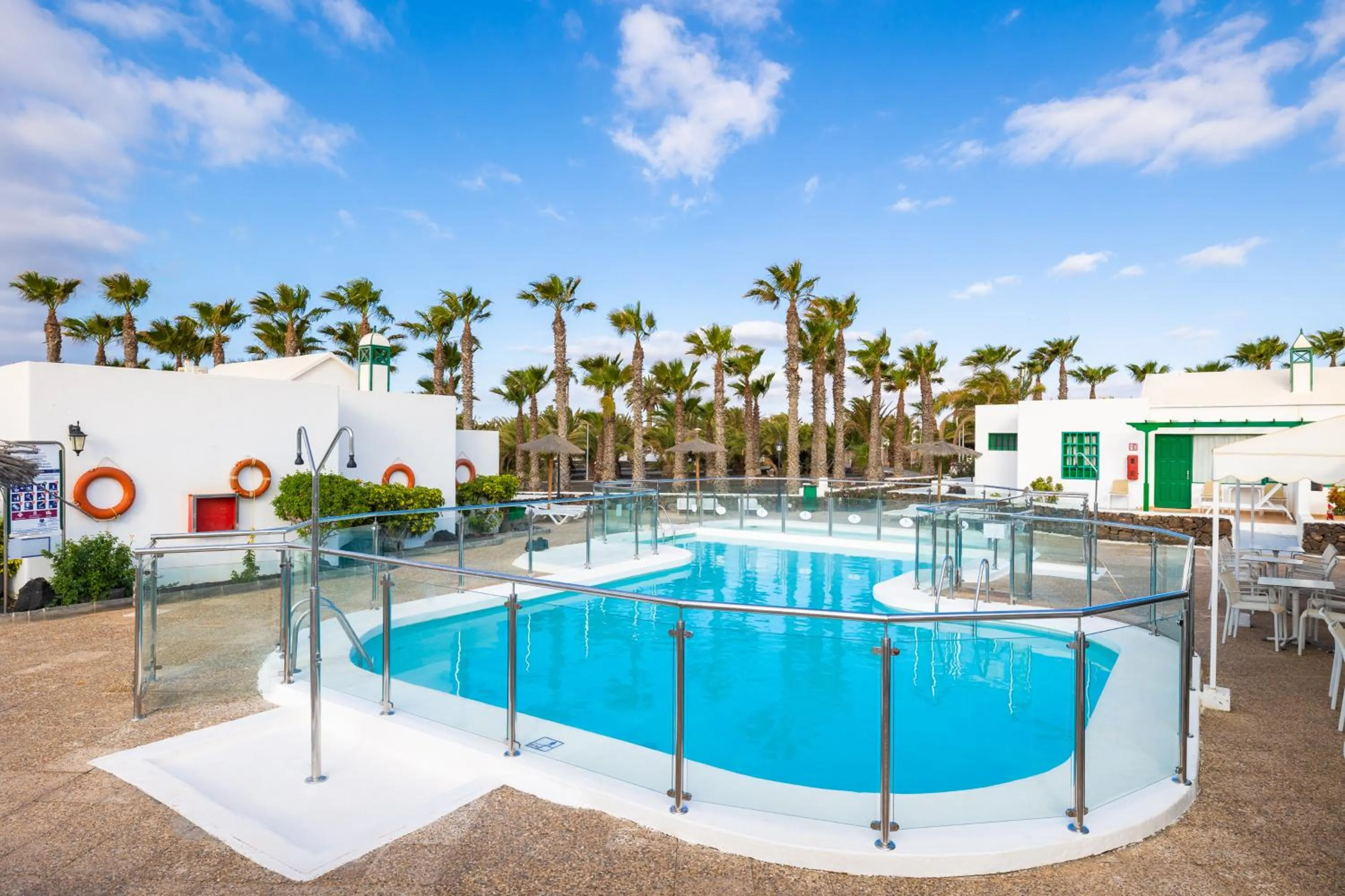 Swimming pool in Apartamentos LIVVO Las Gaviotas