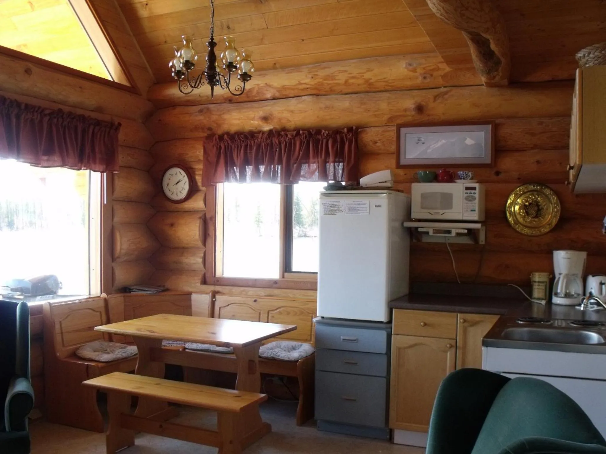 Kitchen or kitchenette in Nimpo Lake Resort