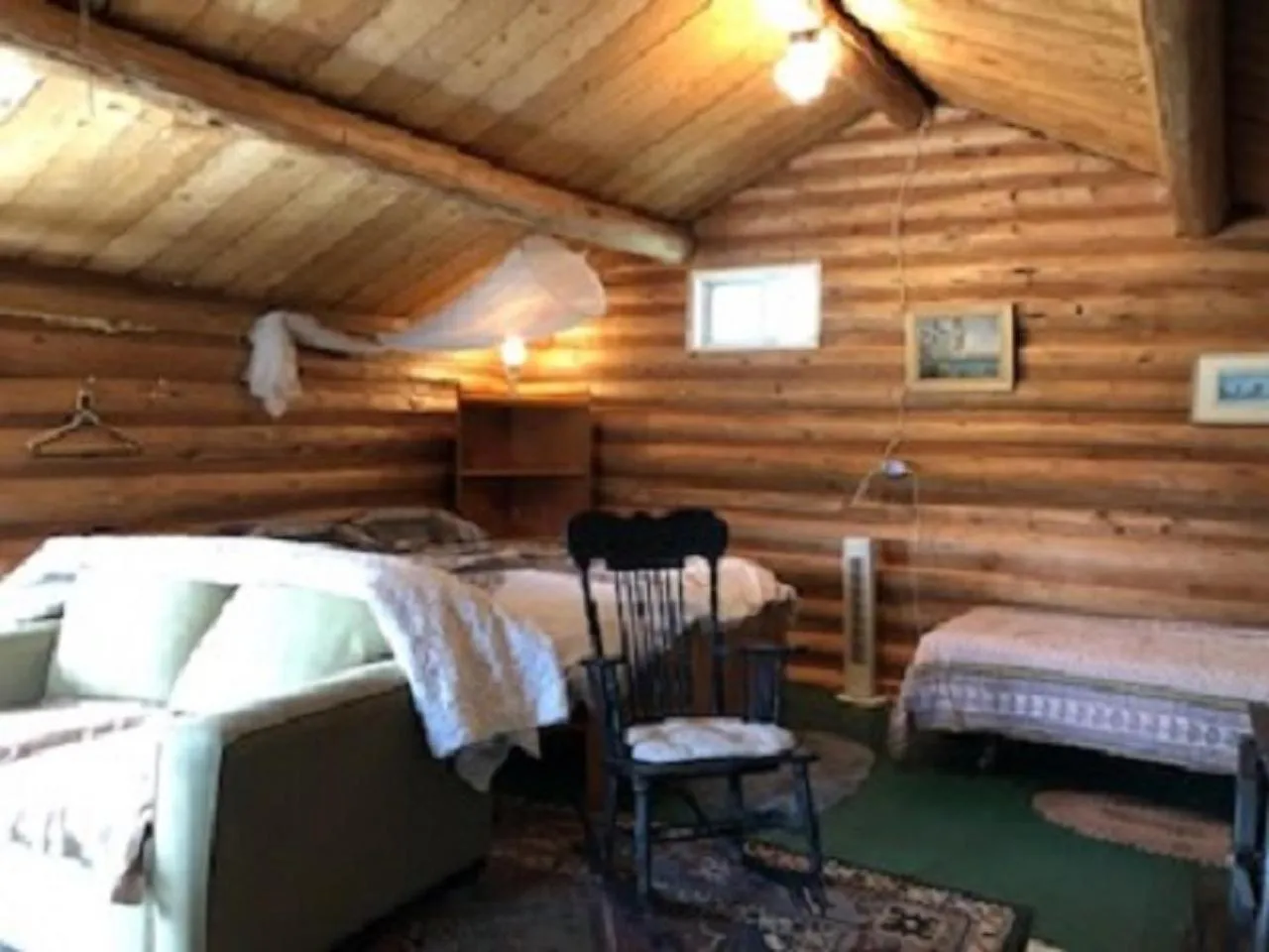 Bed in Nimpo Lake Resort