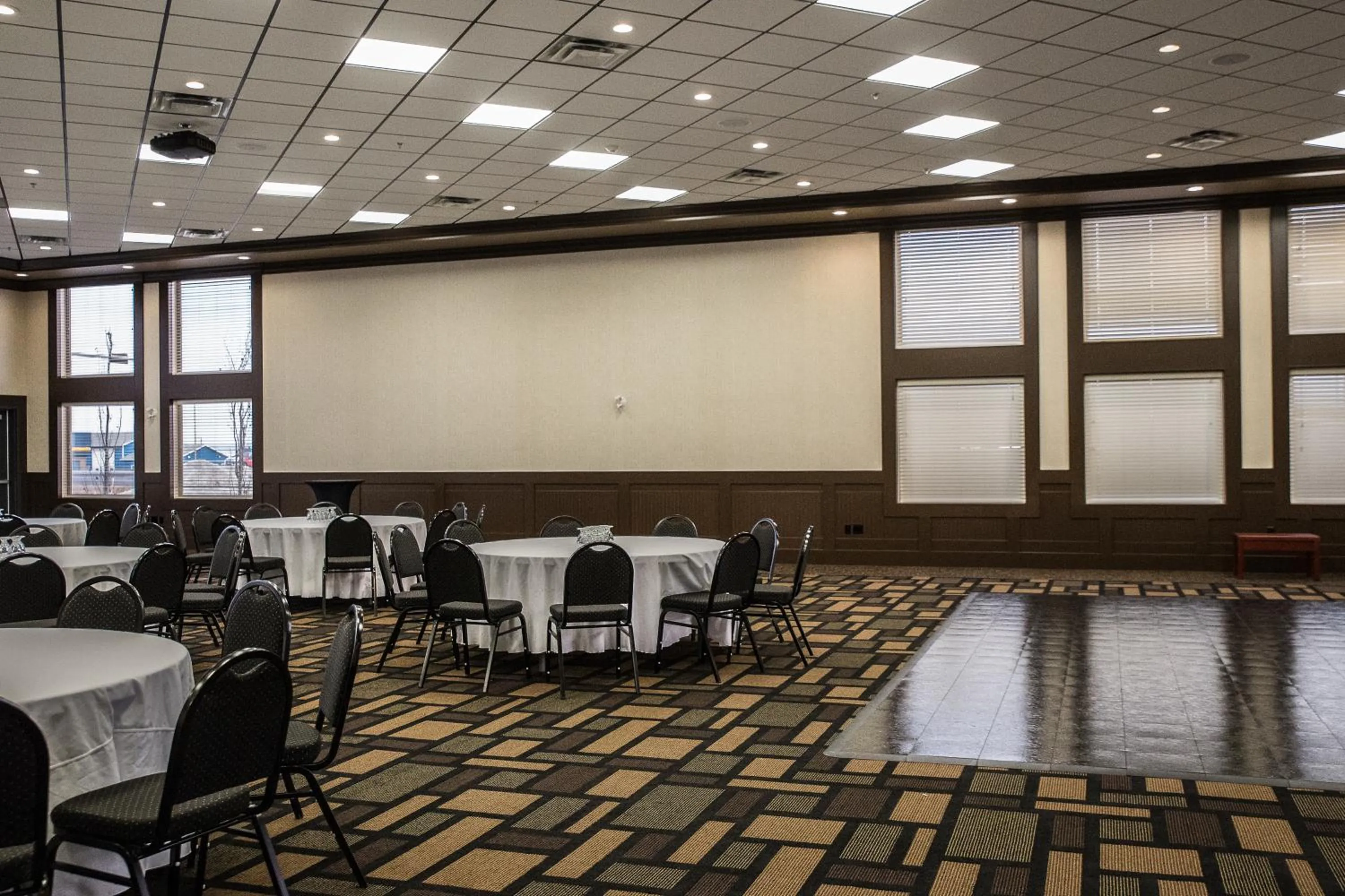 Business facilities in Chateau Nova Peace River