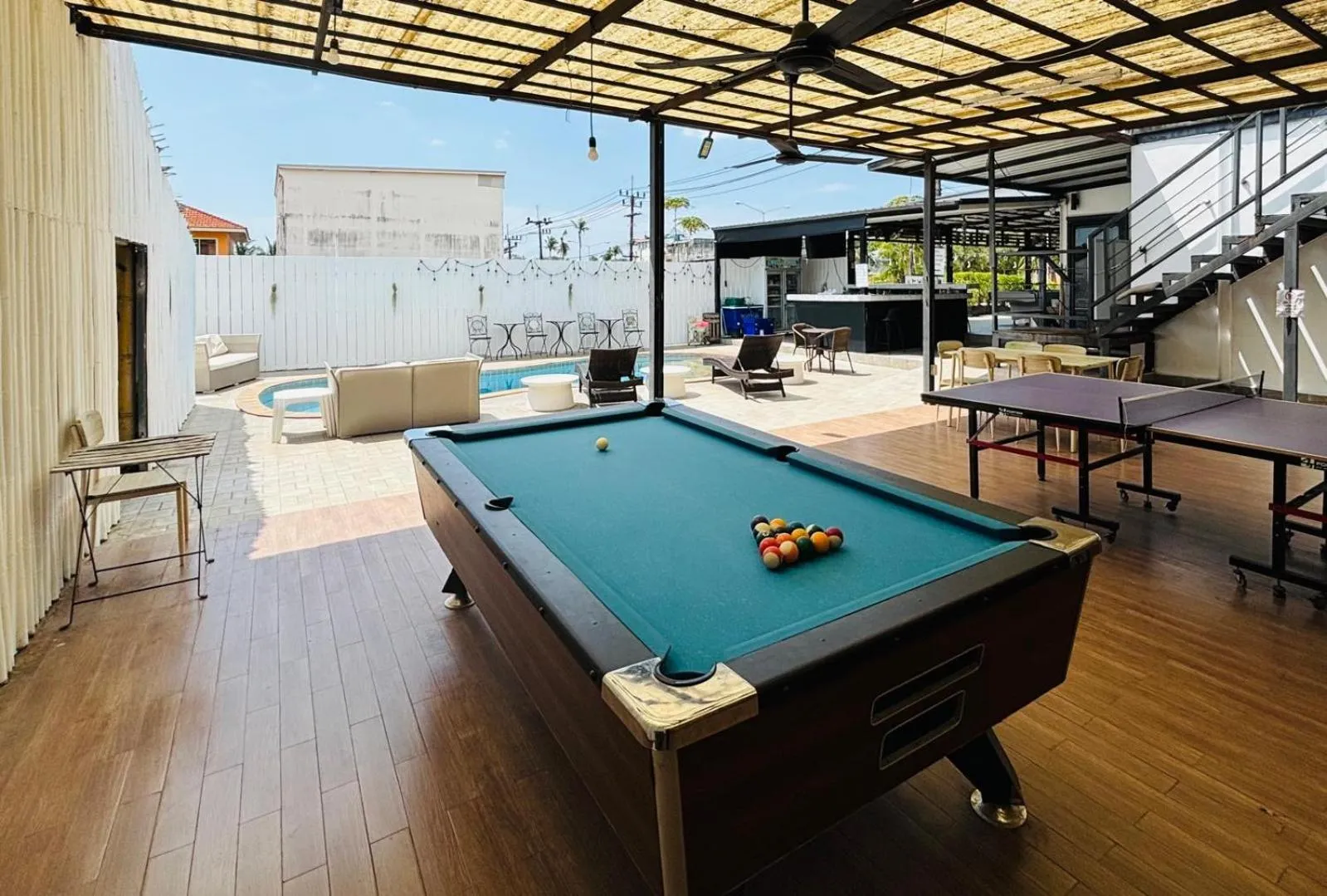 Billiard in 1715 House - White Rhino