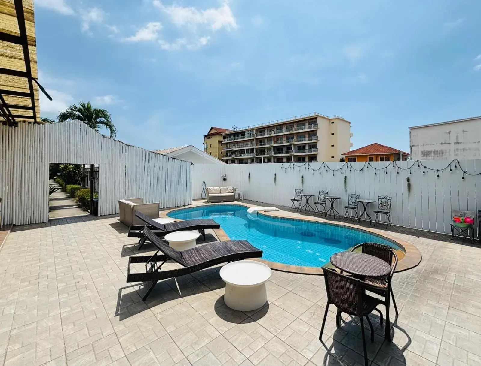 Swimming pool in 1715 House - White Rhino Swimming pool in 1715 House - White Rhino