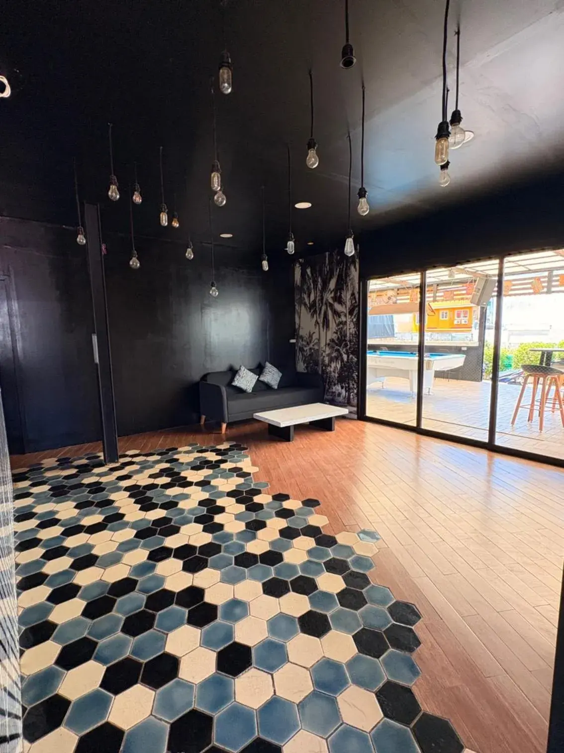 Lobby or reception in 1715 House - White Rhino Lobby or reception in 1715 House - White Rhino