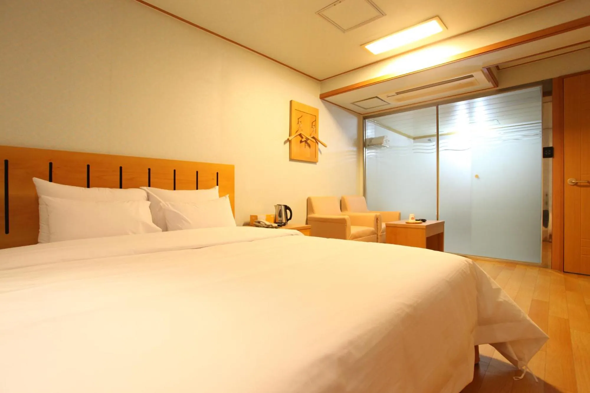 Bedroom, Bed in Prince Hotel