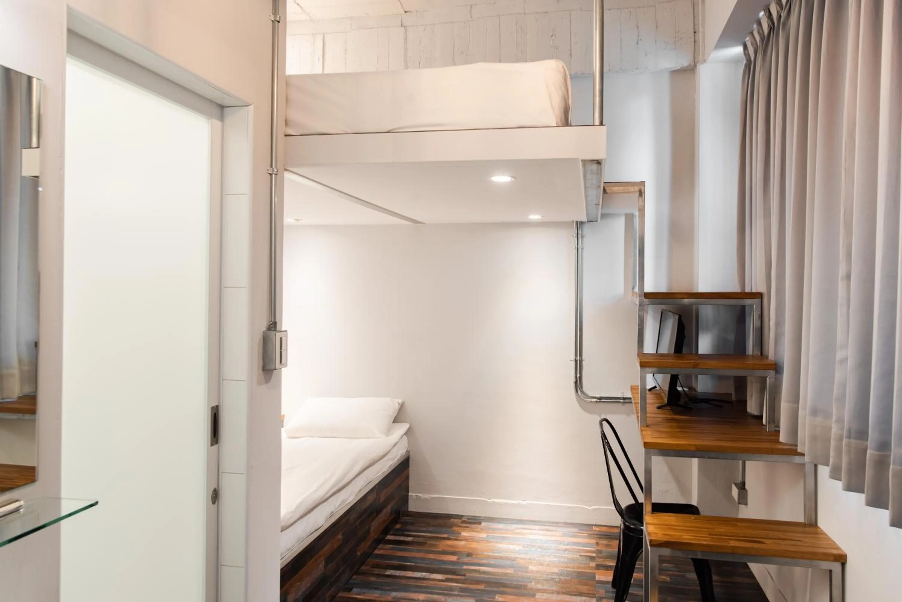 Property building, Bed in miniinn