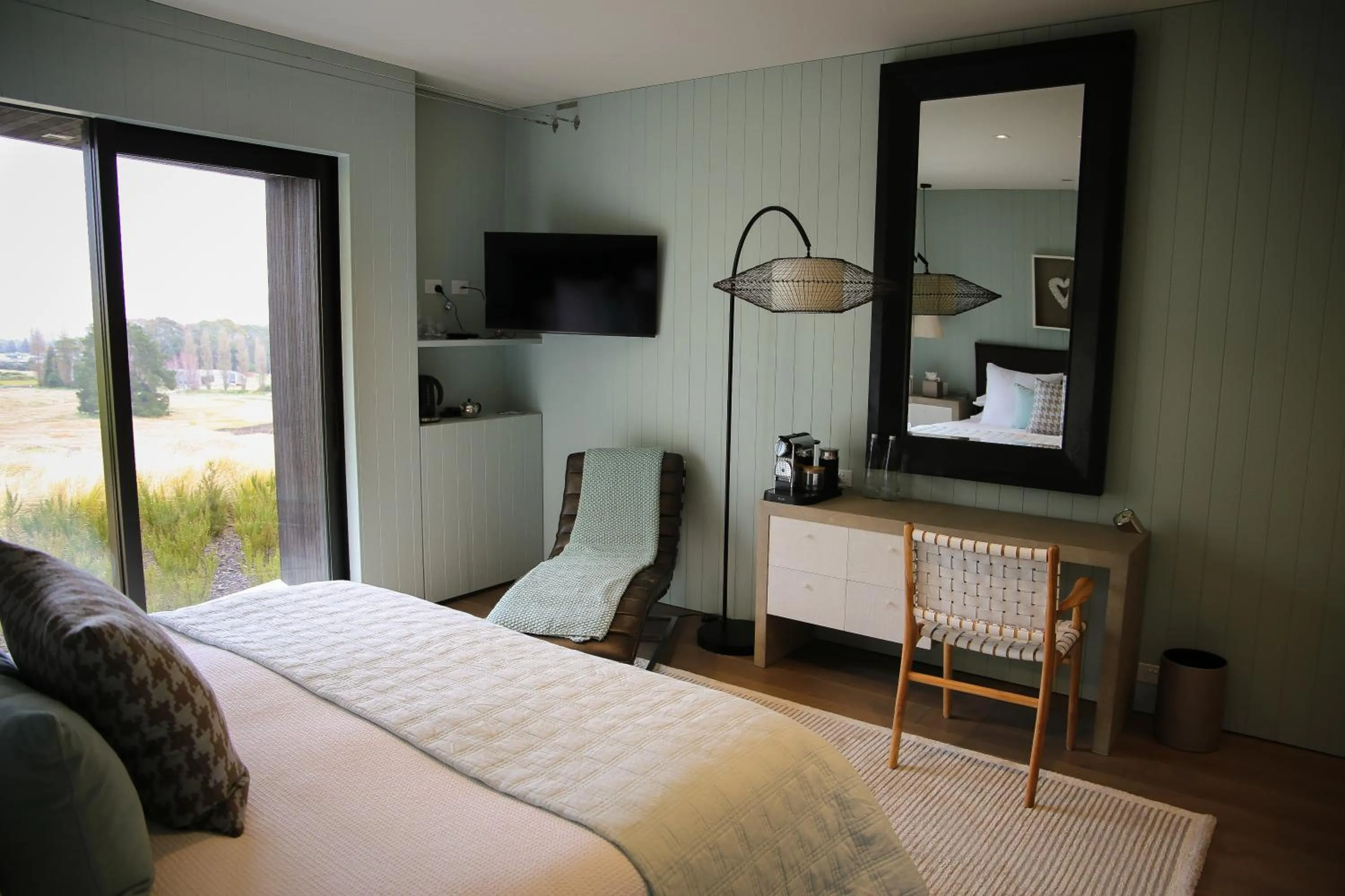 Bed in Kinloch Manor & Villas