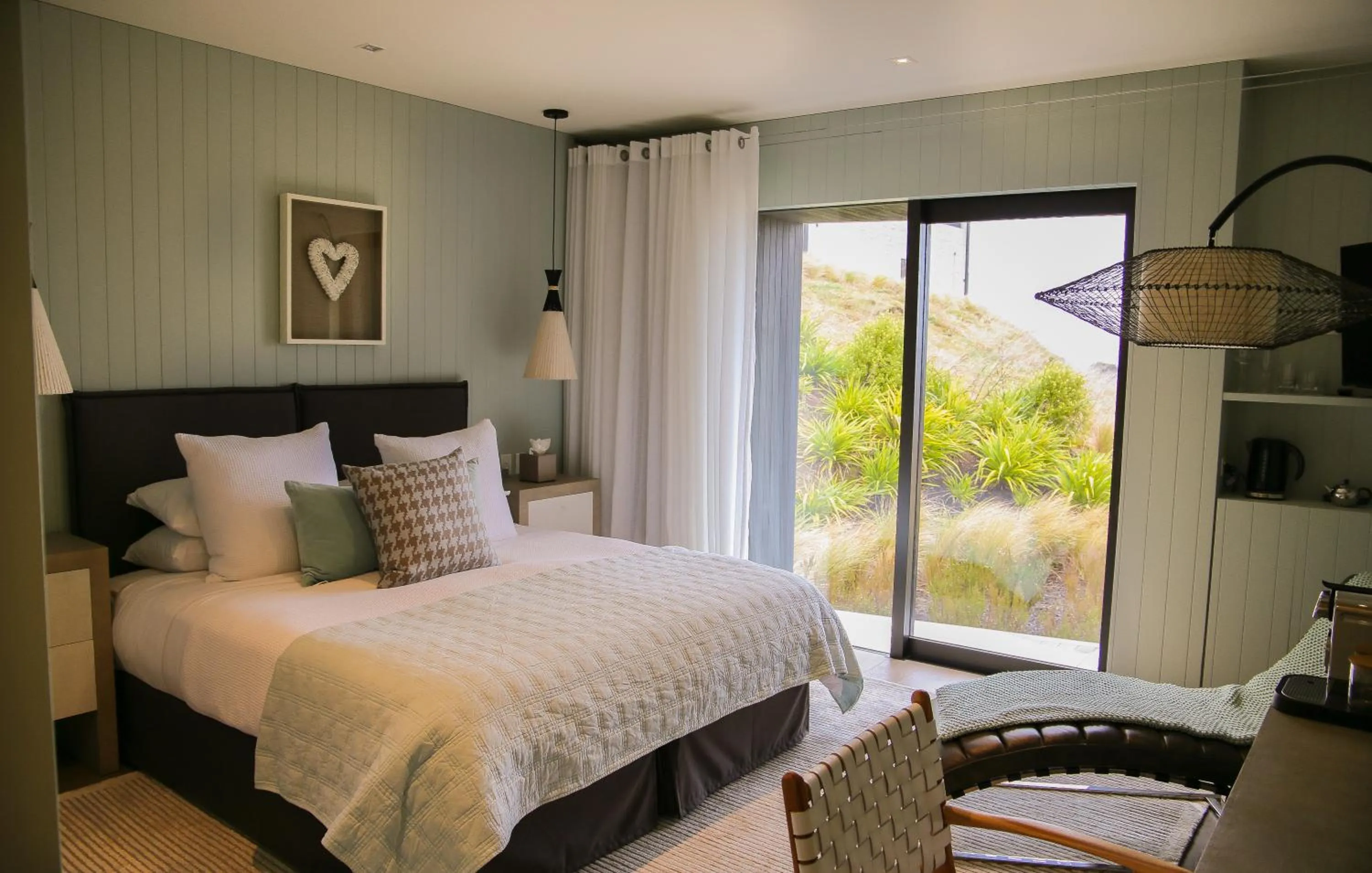 Bed in Kinloch Manor & Villas