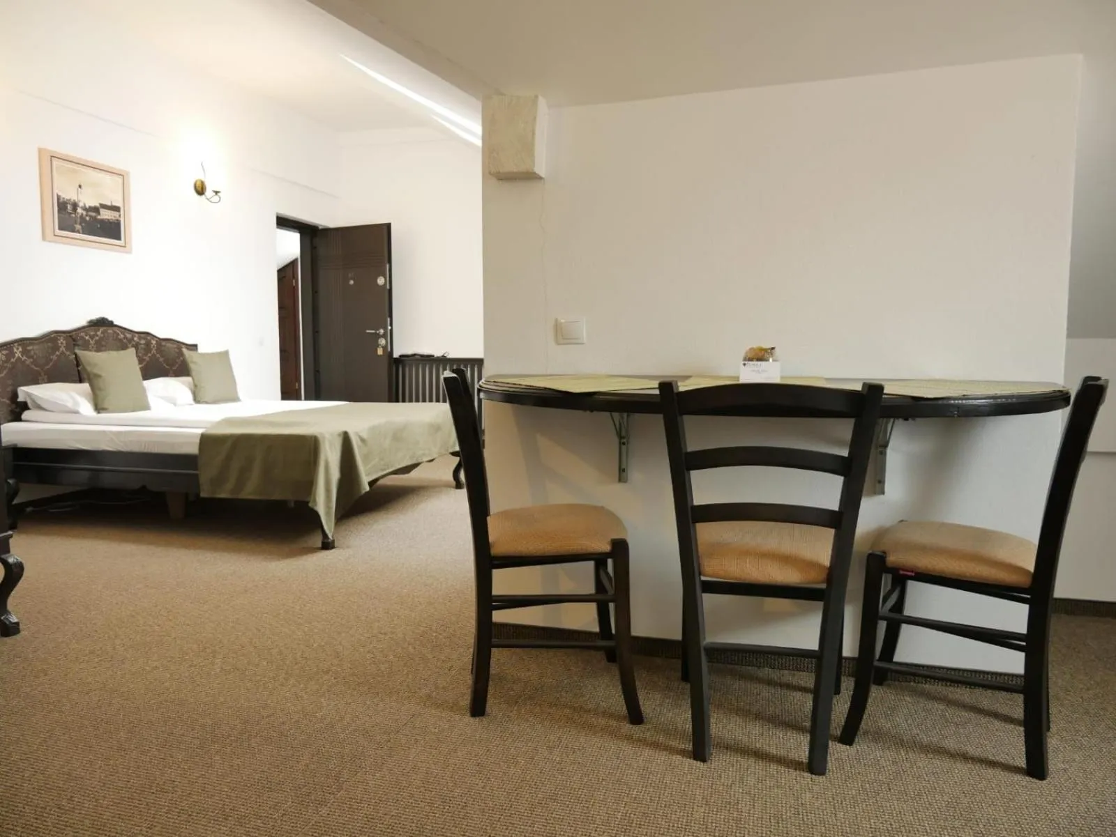 Dining area, Bed in Sibiu City Center Apartments
