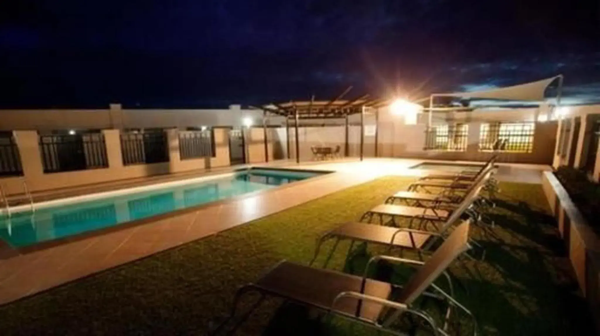 Pool view in Southgate Pool view in Southgate