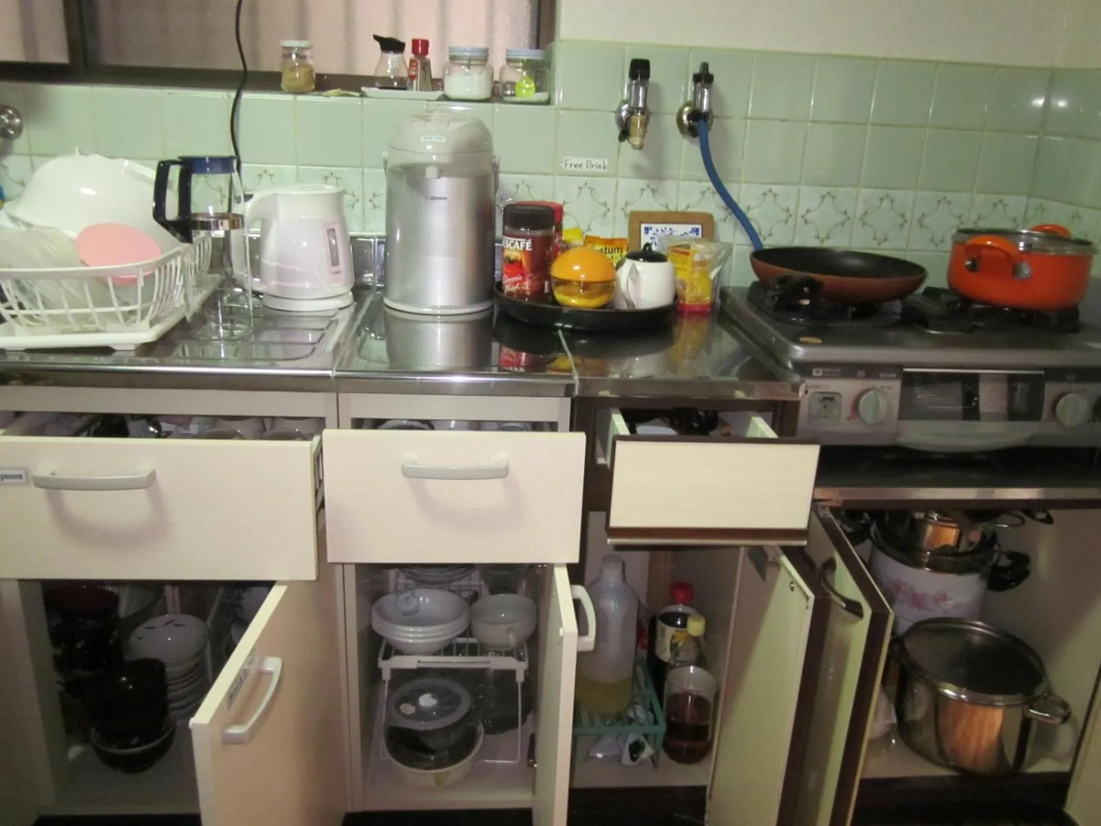 Communal kitchen in Enman Guest House Osaka