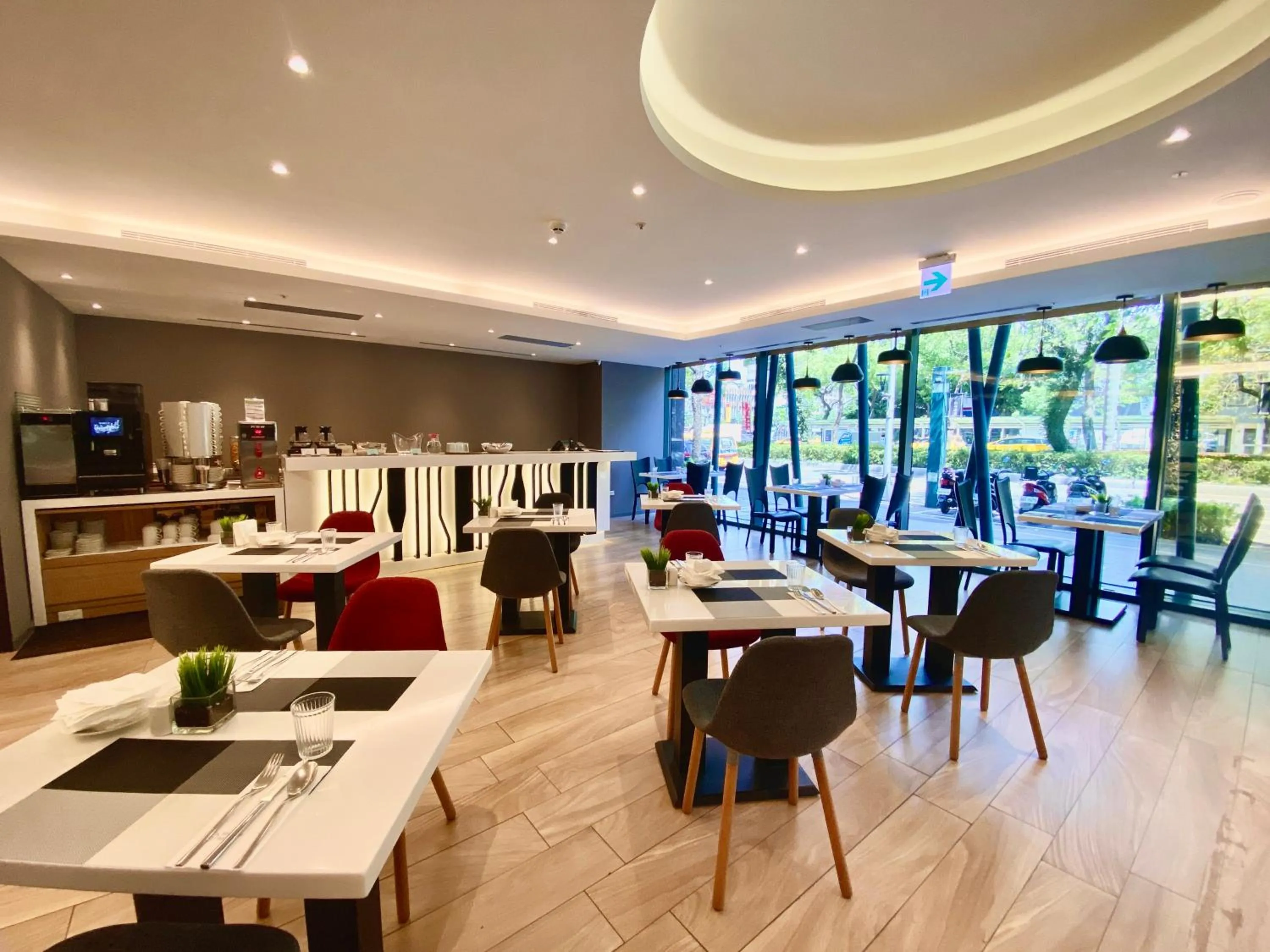 Restaurant/places to eat in Sonnien Hotel