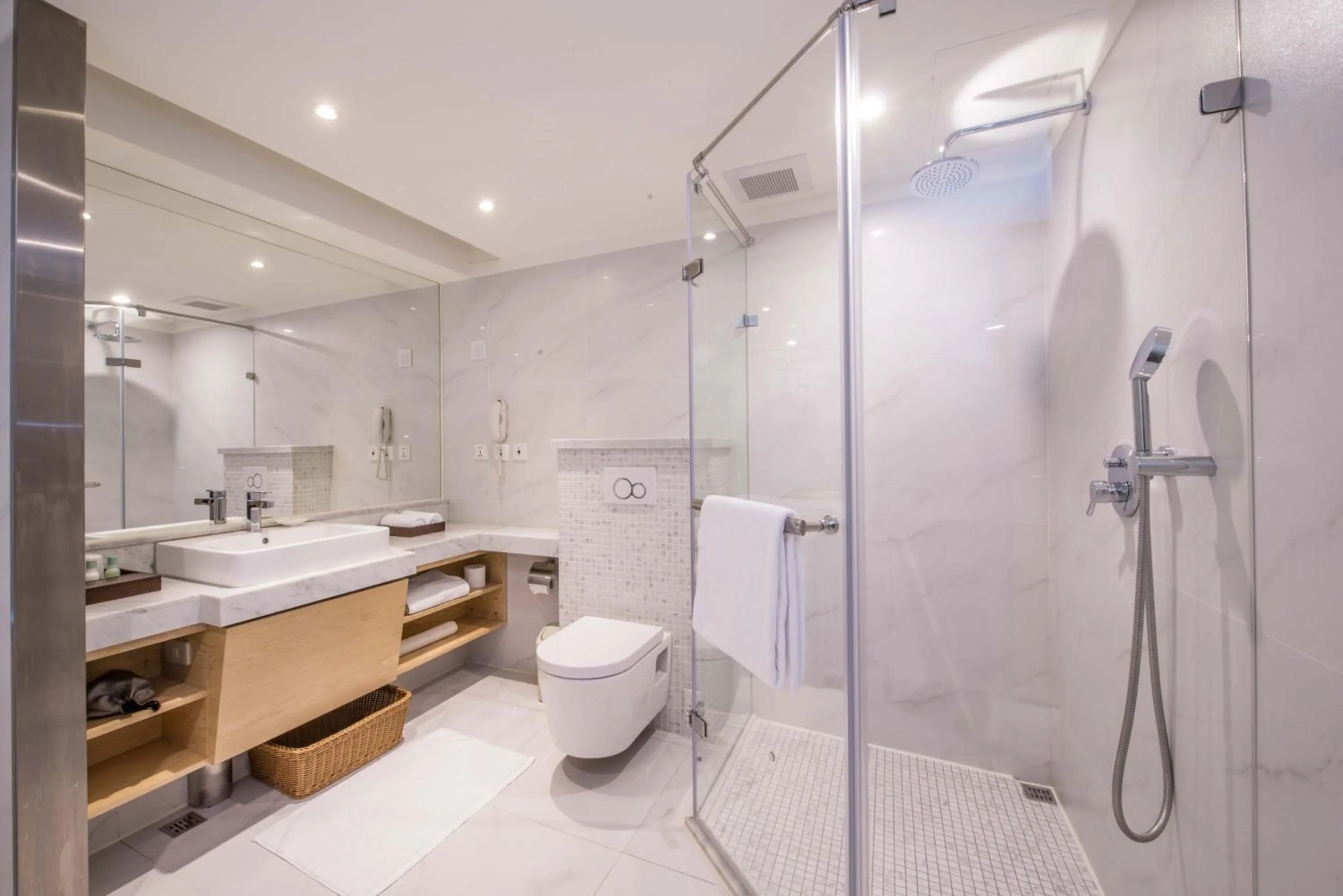 Shower in Sonnien Hotel