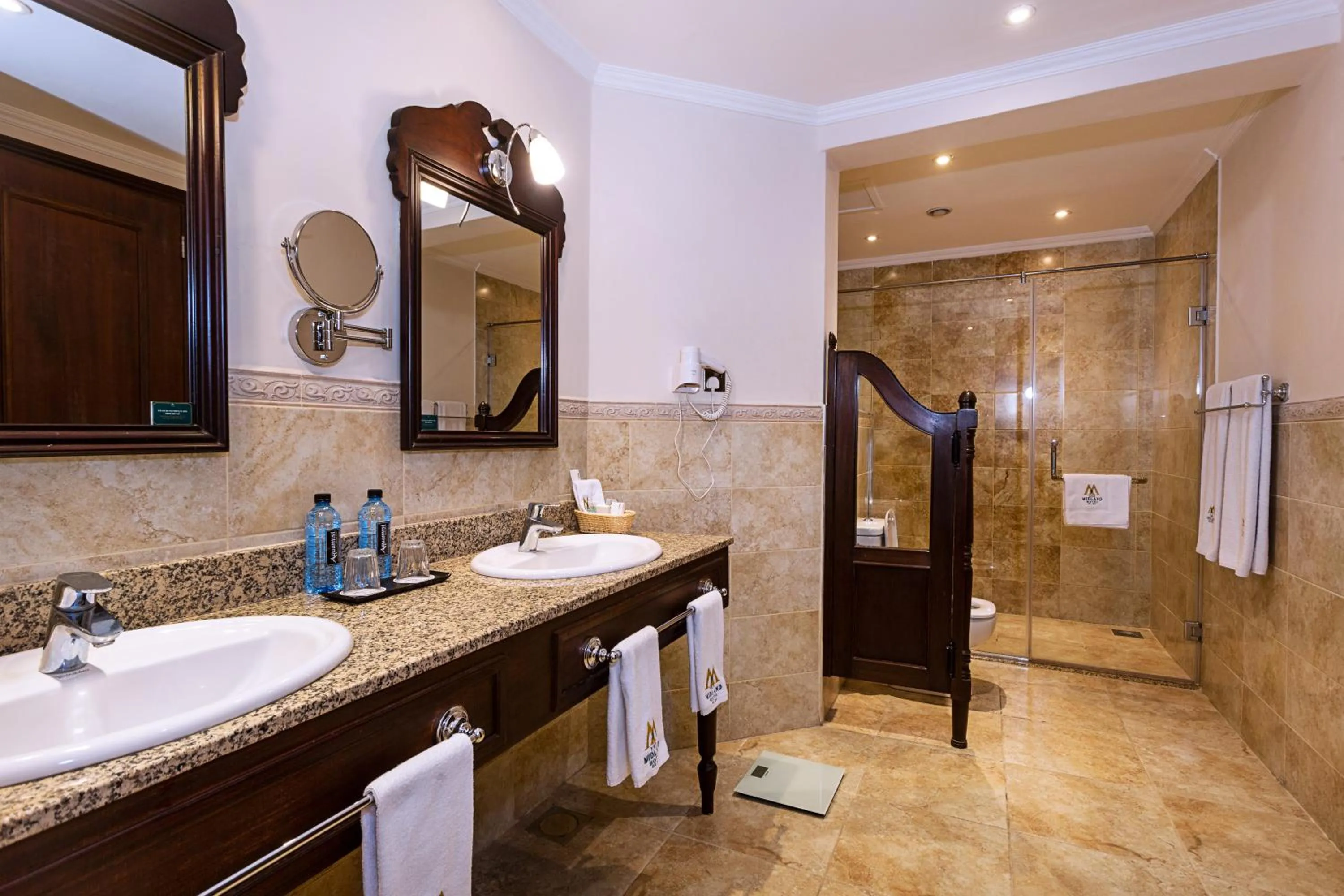 Shower in Midland Hotel Nakuru