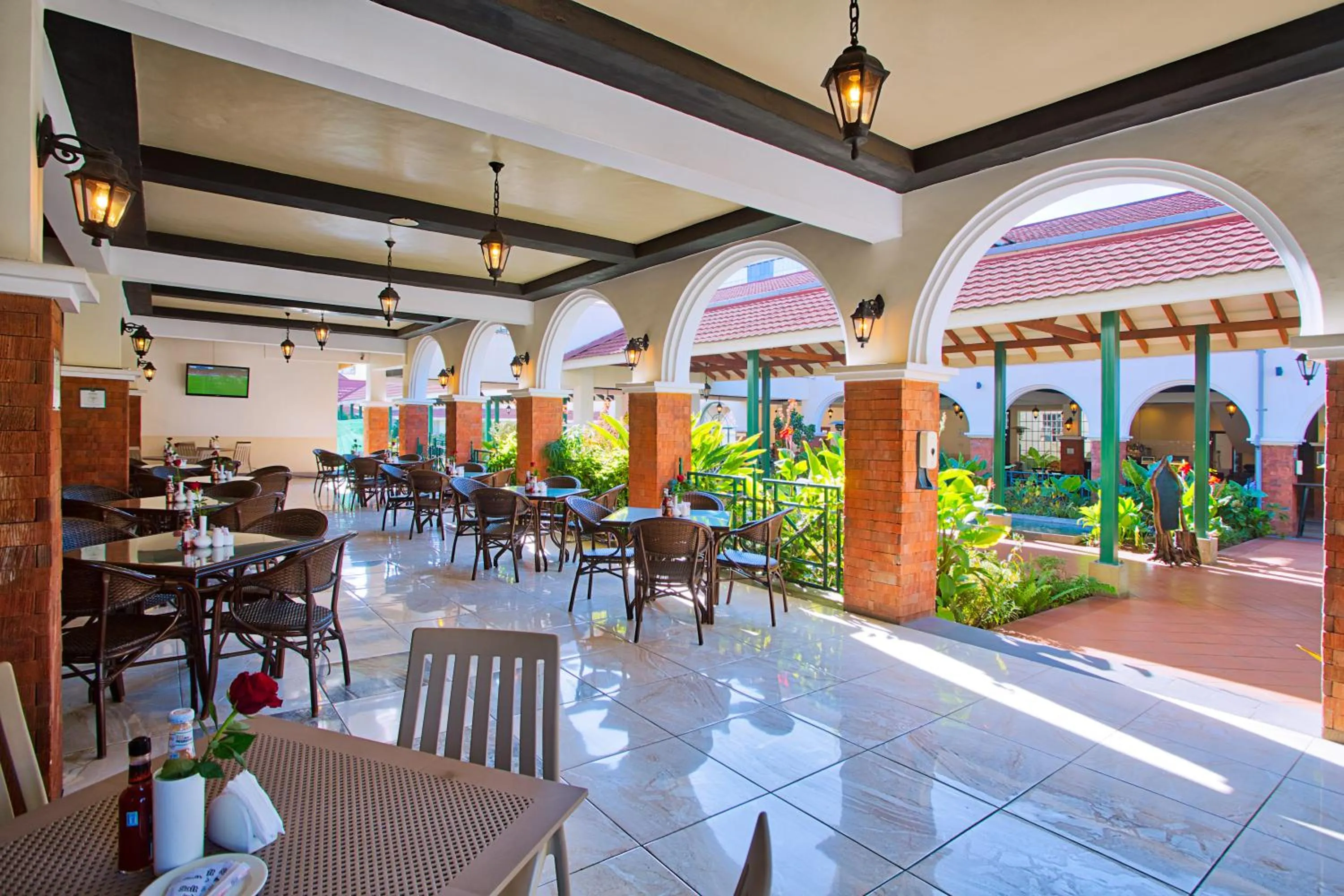 Restaurant/places to eat in Midland Hotel Nakuru