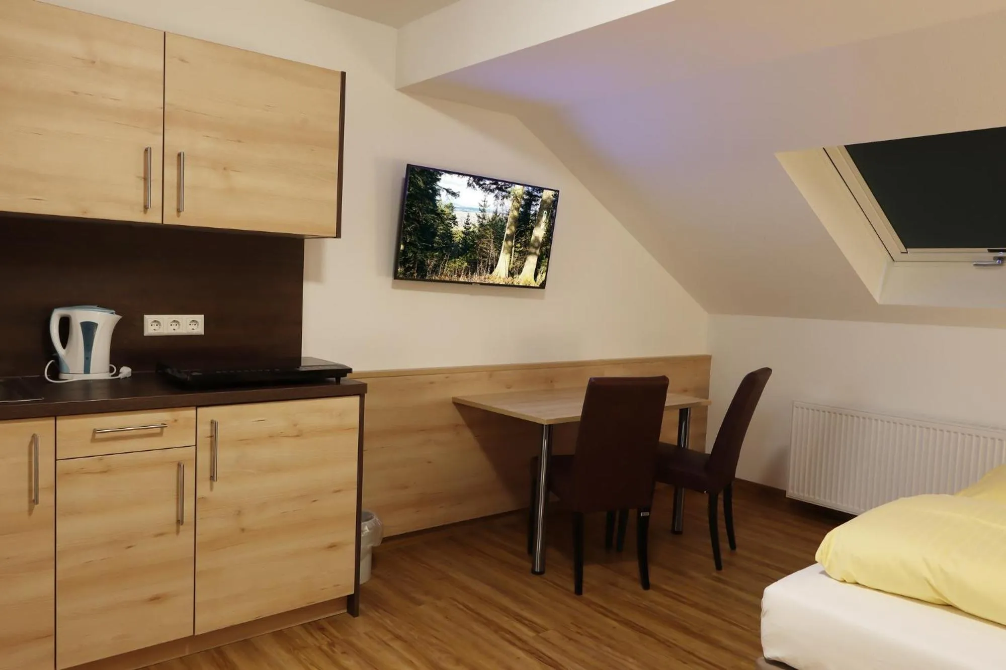 TV and multimedia, Bed in Hotel Heuberger Hof, Wehingen