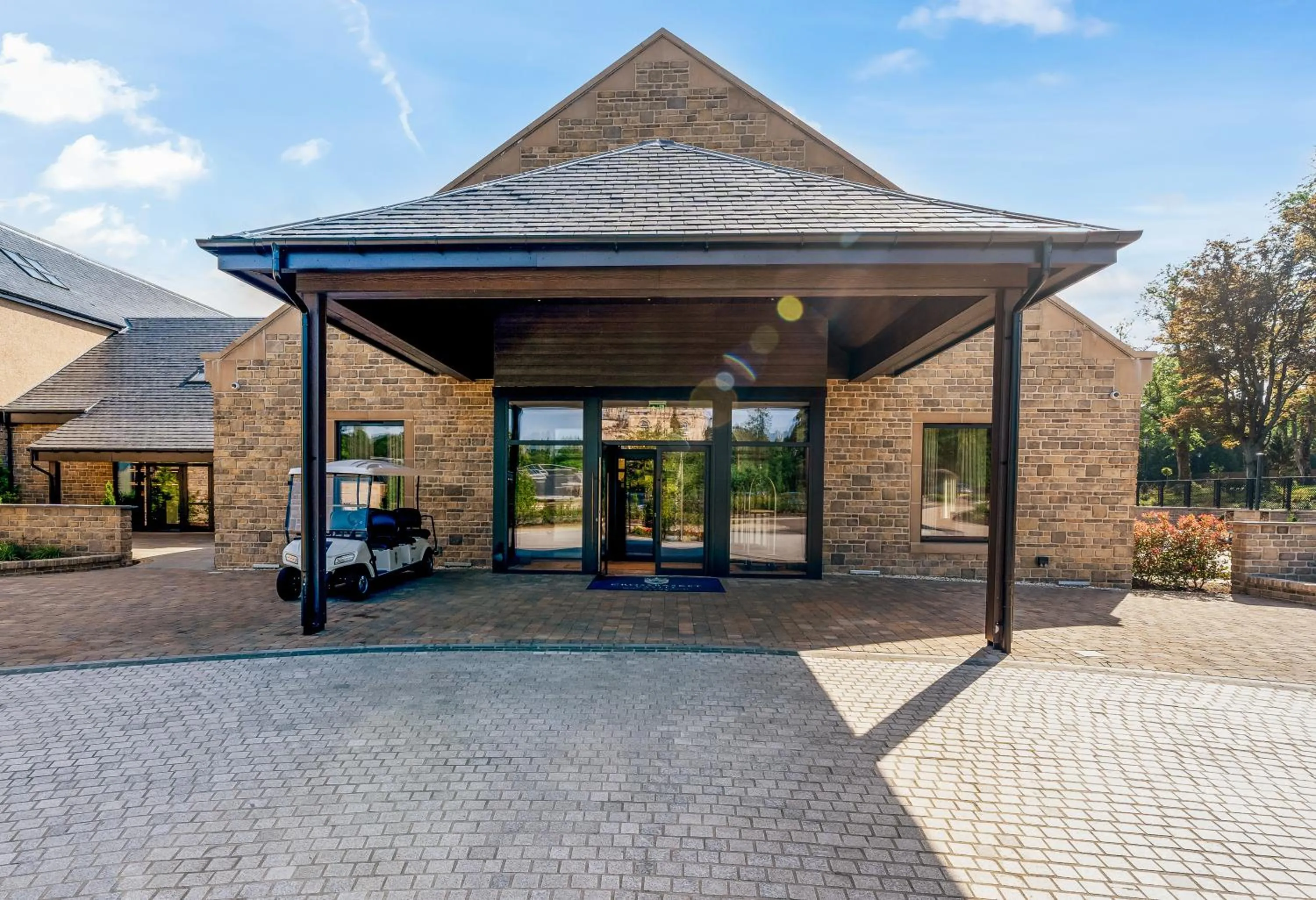 Property building in Crossbasket Castle, Hotel & Restaurant