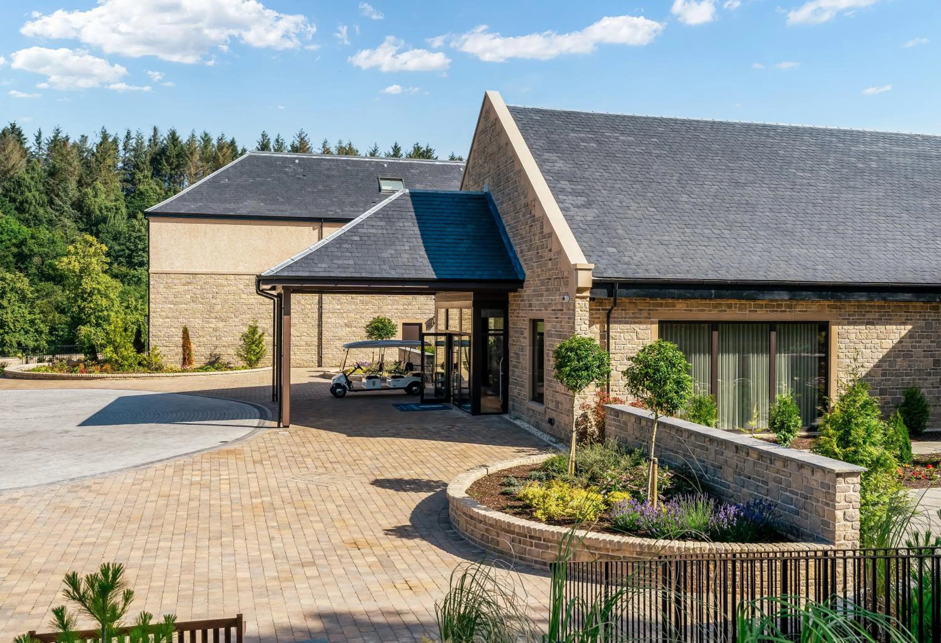 Property building in Crossbasket Castle, Hotel & Restaurant